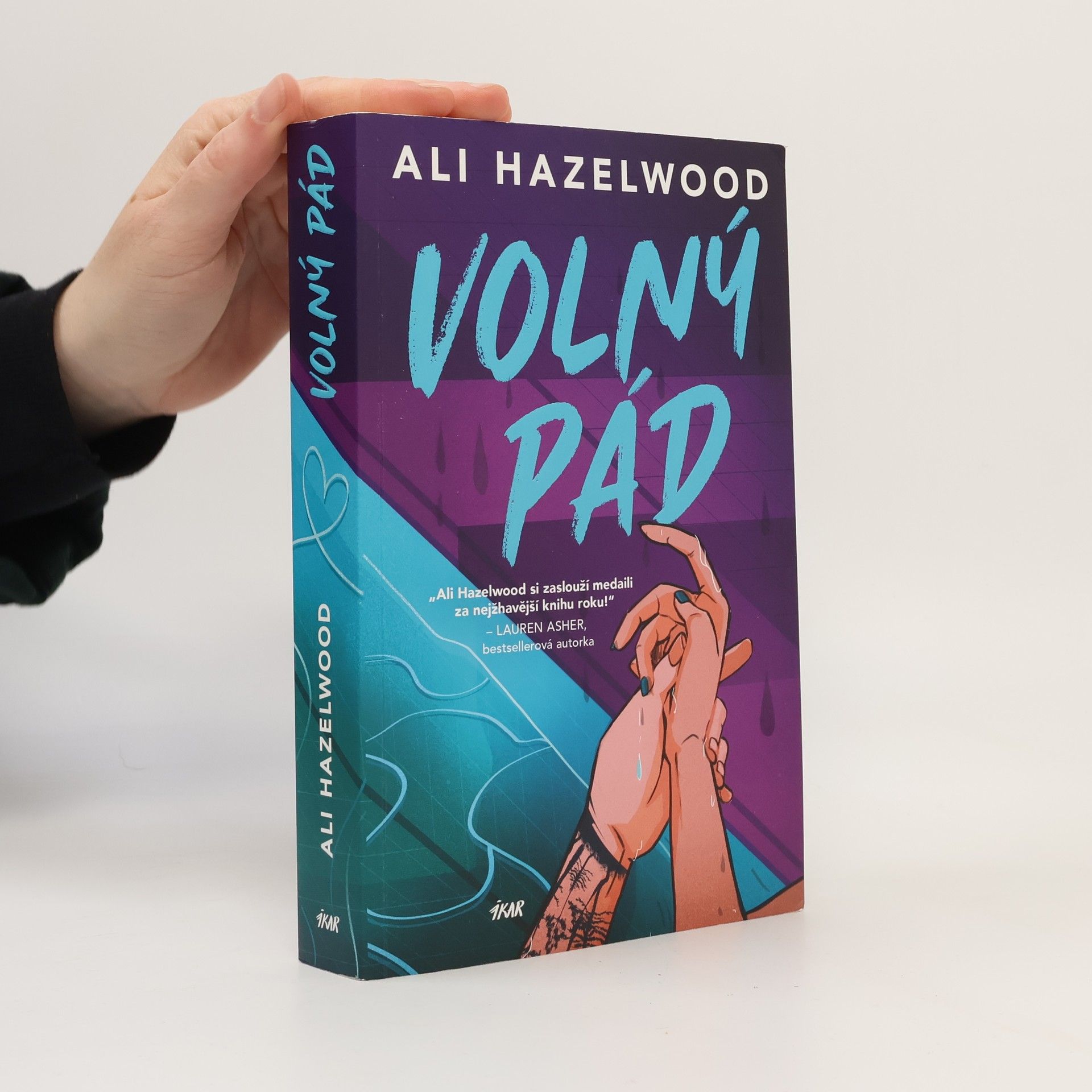 Ali Hazelwood Volný pád