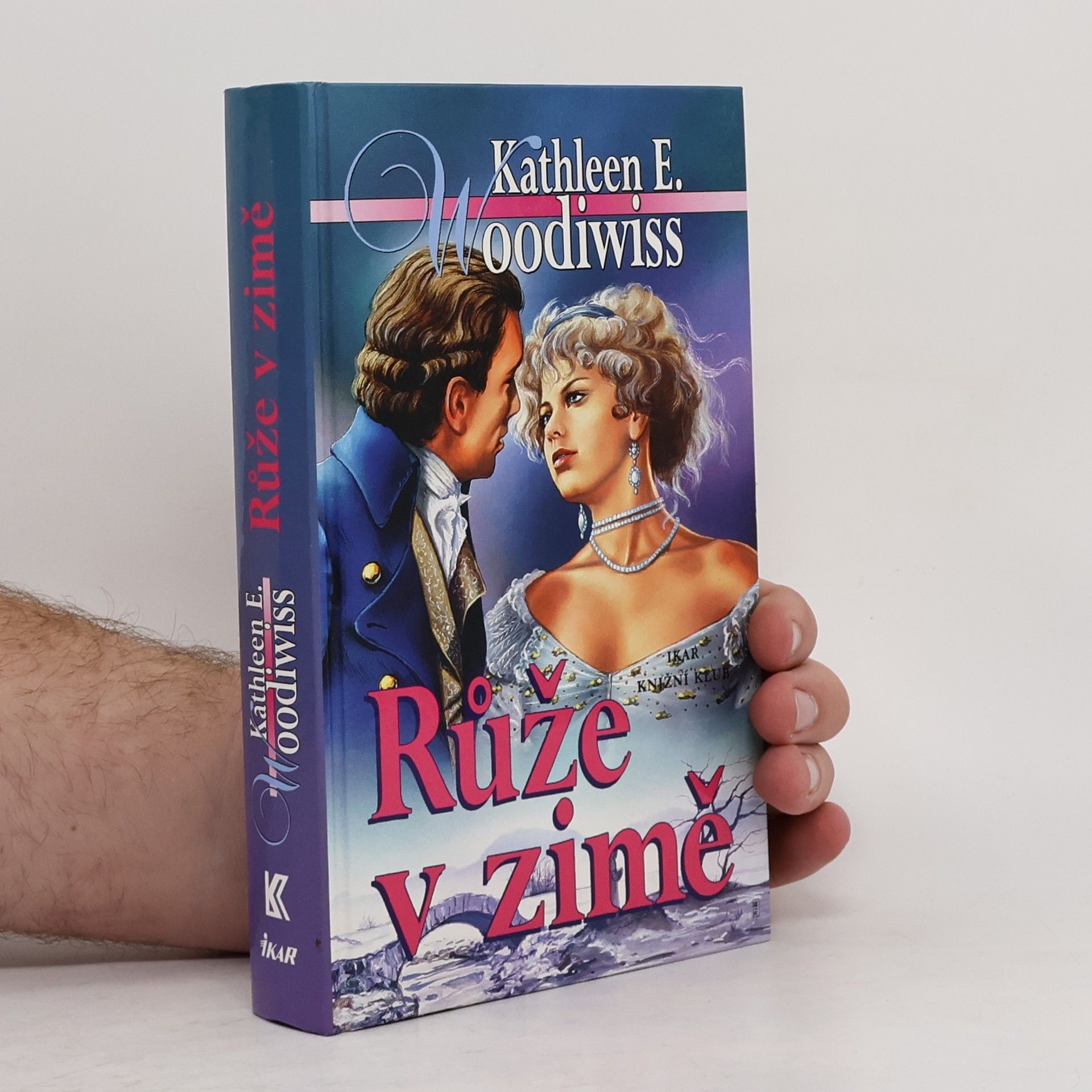 Kathleen E. Woodiwiss Růže v zimě