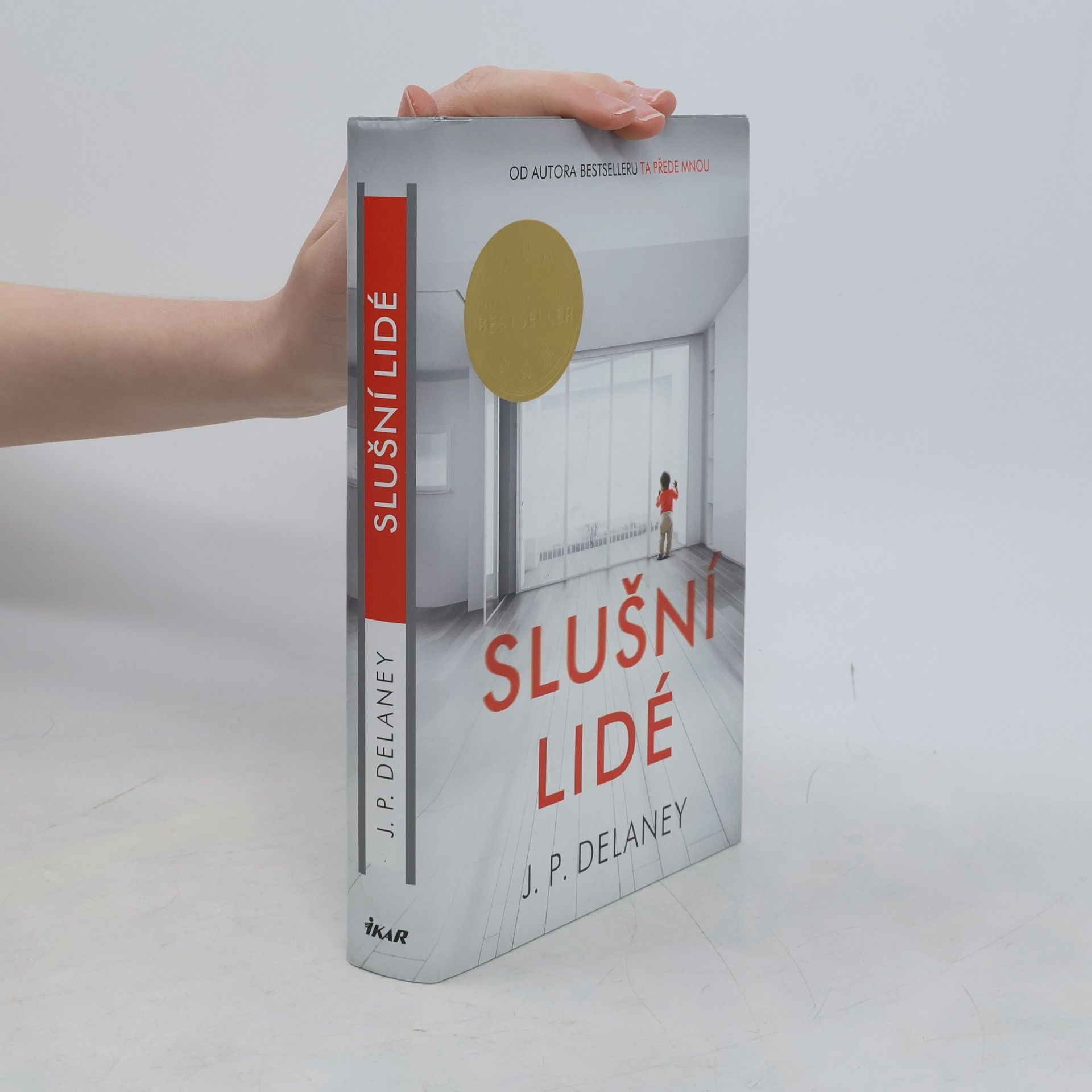 J. P. Delaney Slušní lidé