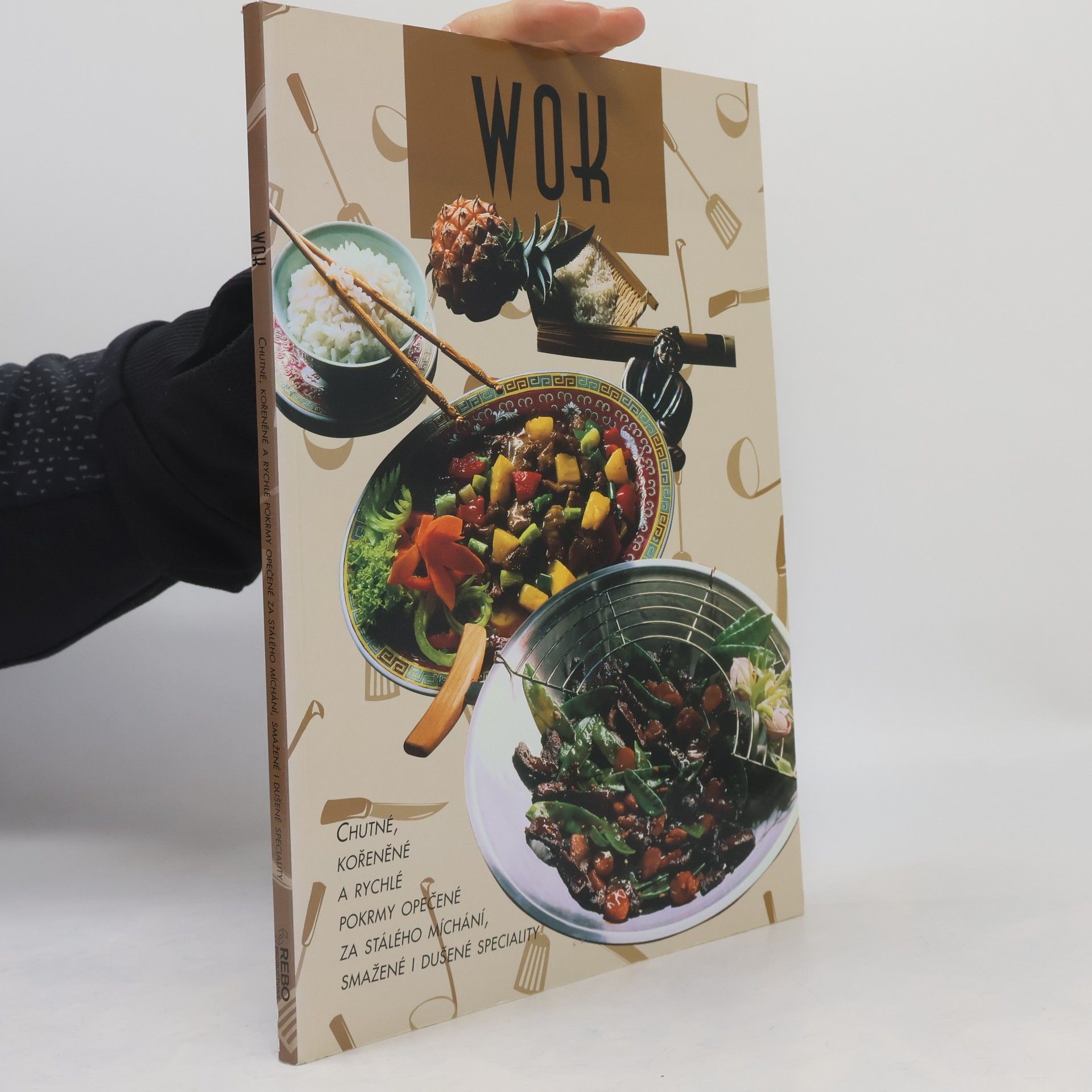 Šárka Kohoutová Wok : chutné, kořeněné a rychlé pokrmy opečené za stálého míchání, smažené i dušené speciality