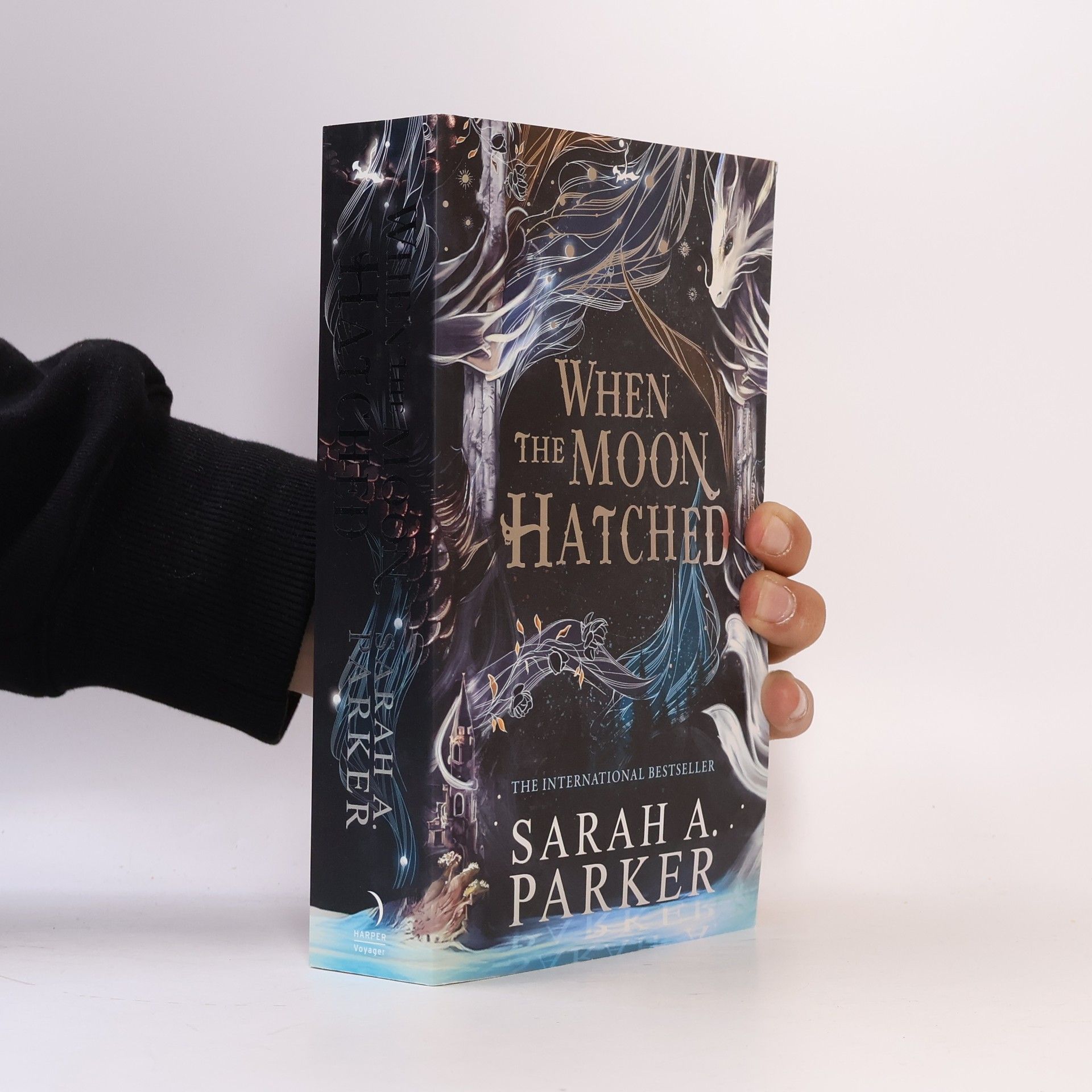 Sarah A. Parker When the Moon Hatched (The Moonfall Series, Book 1)