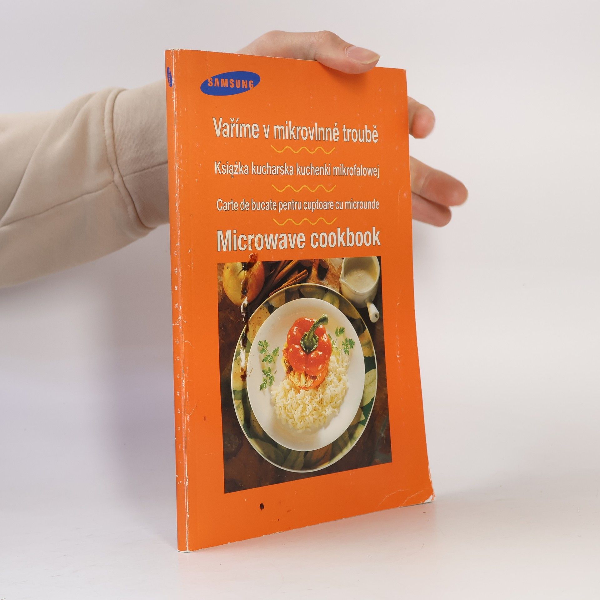 Various authors Vaříme v mikrovlnné troubě. Książka kucharska kuchenki mikrofalowej. Carte de bucate pentru cuptoare cu microunde. Microwave Cookbook