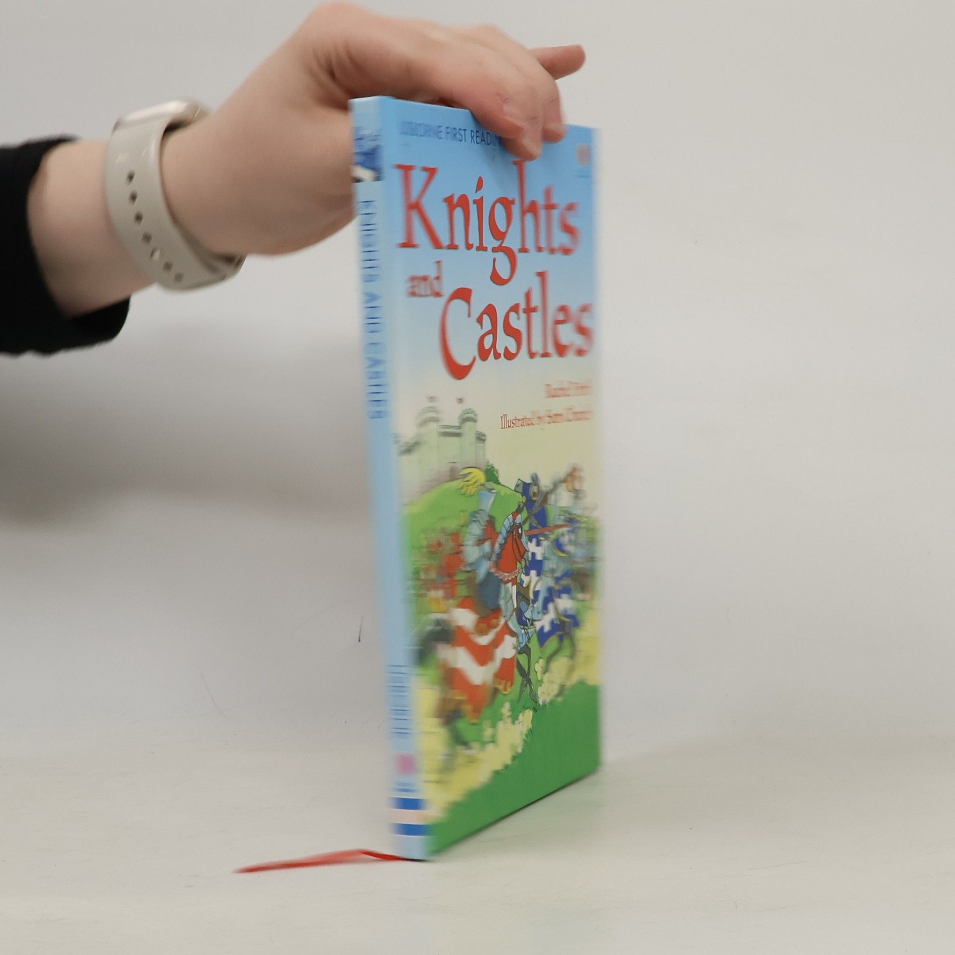 Usborne First Readers - 4: Knights and Castles