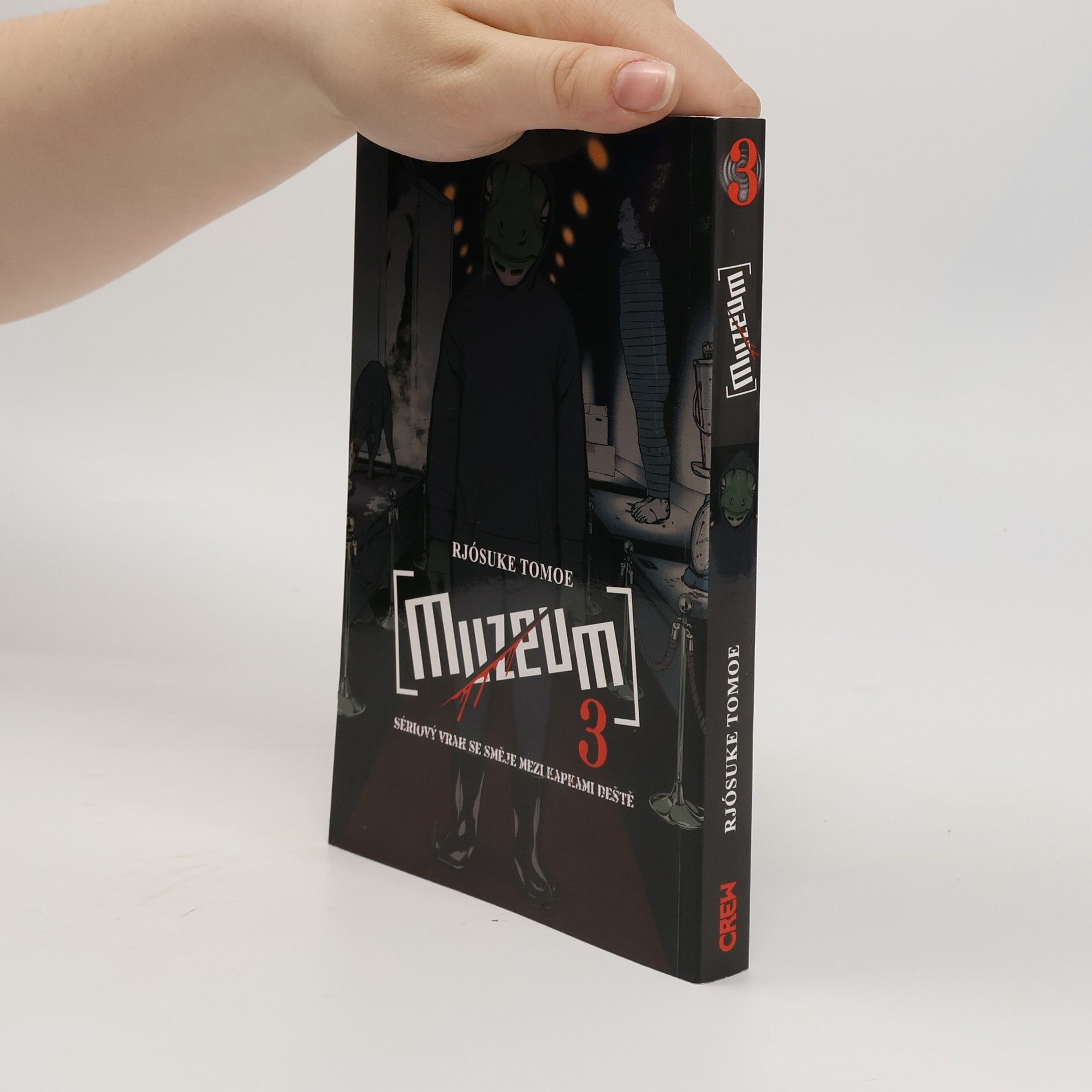 Muzeum 3. Sériový vrah se směje mezi kapkami deště