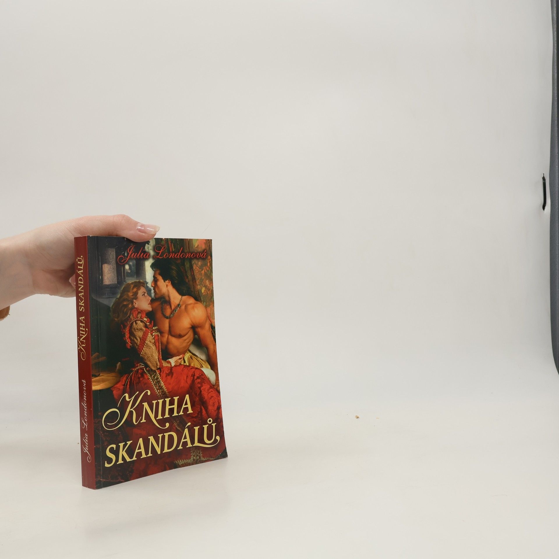 Julia London Kniha skandálů