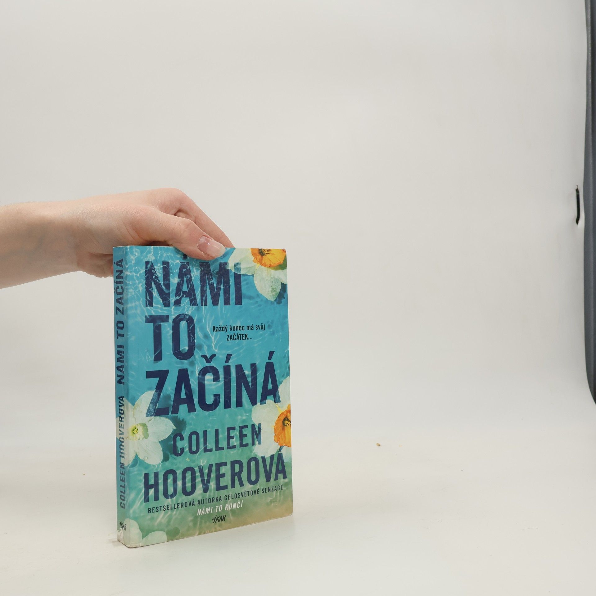 Colleen Hooverová Námi to začíná