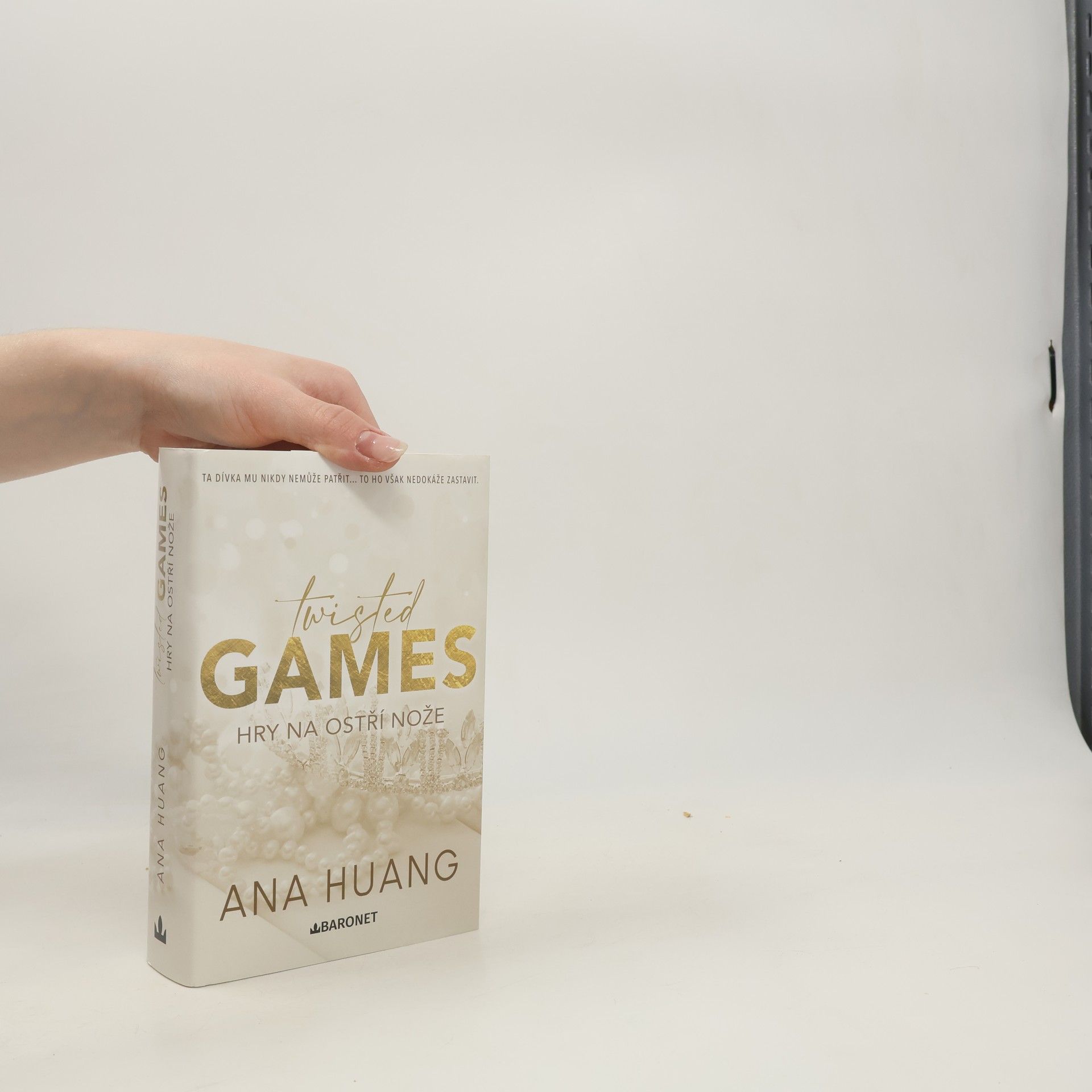 Ana Huang Twisted games. Hry na ostří nože