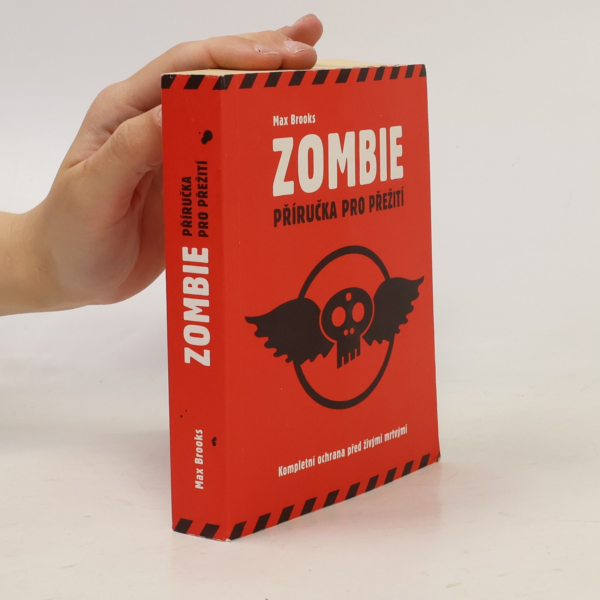 Max Brooks Zombie: Příručka pro přežití ; kompletní ochrana před živými mrtvými