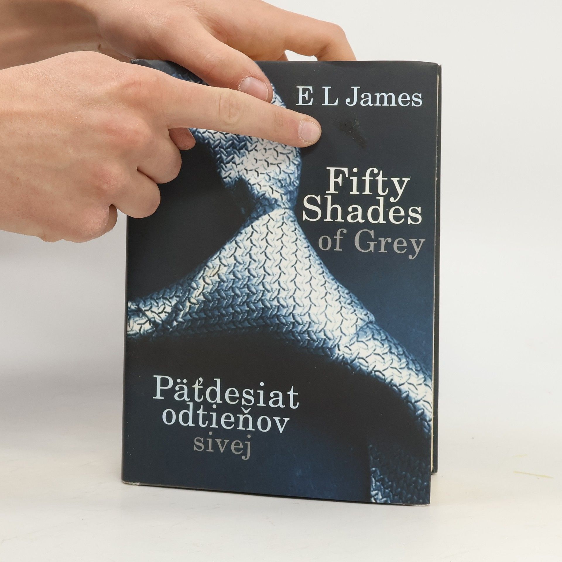 E. L. James Päťdesiat odtieňov sivej