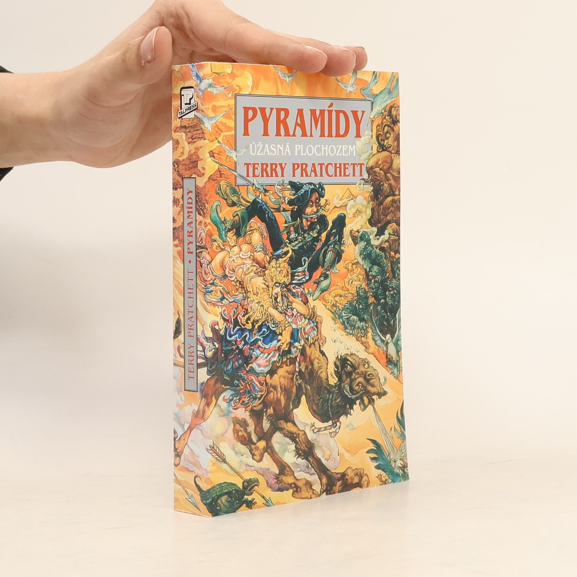 Terry Pratchett Pyramídy. Slovensky