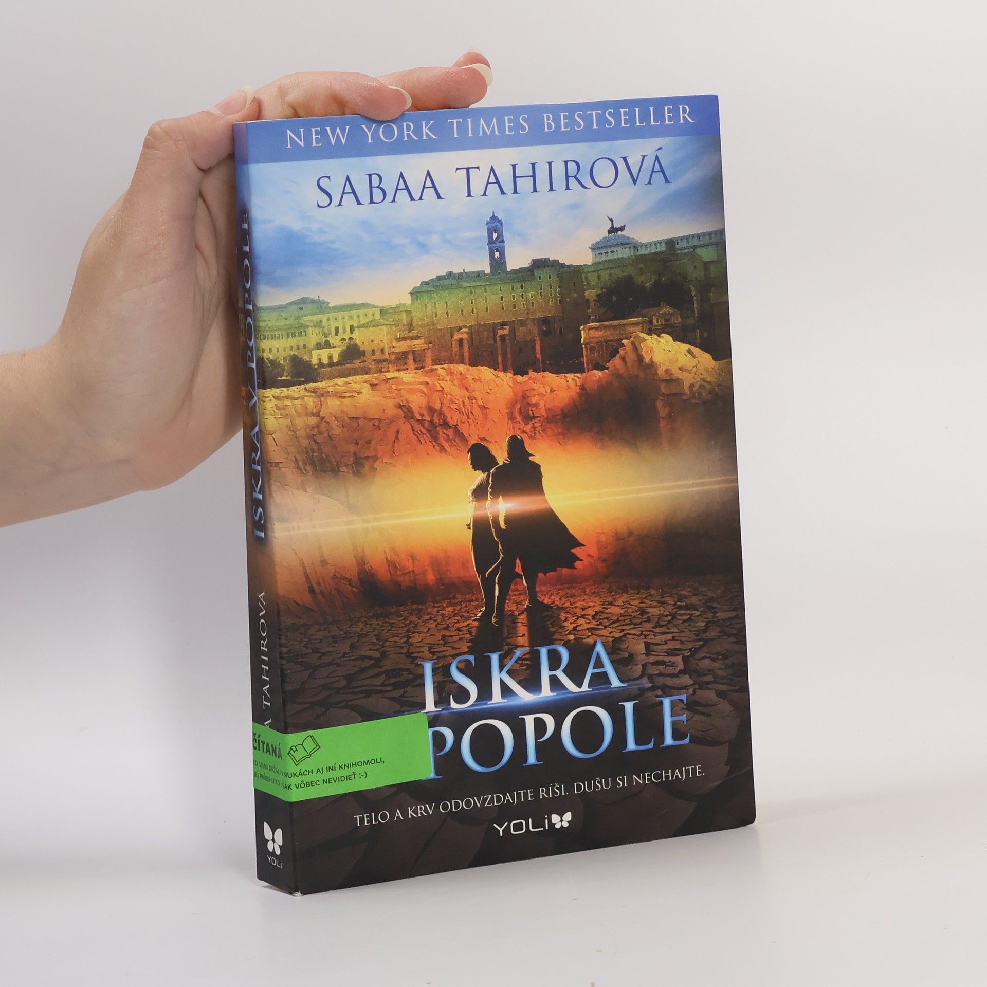 Sabaa Tahirová Iskra v popole