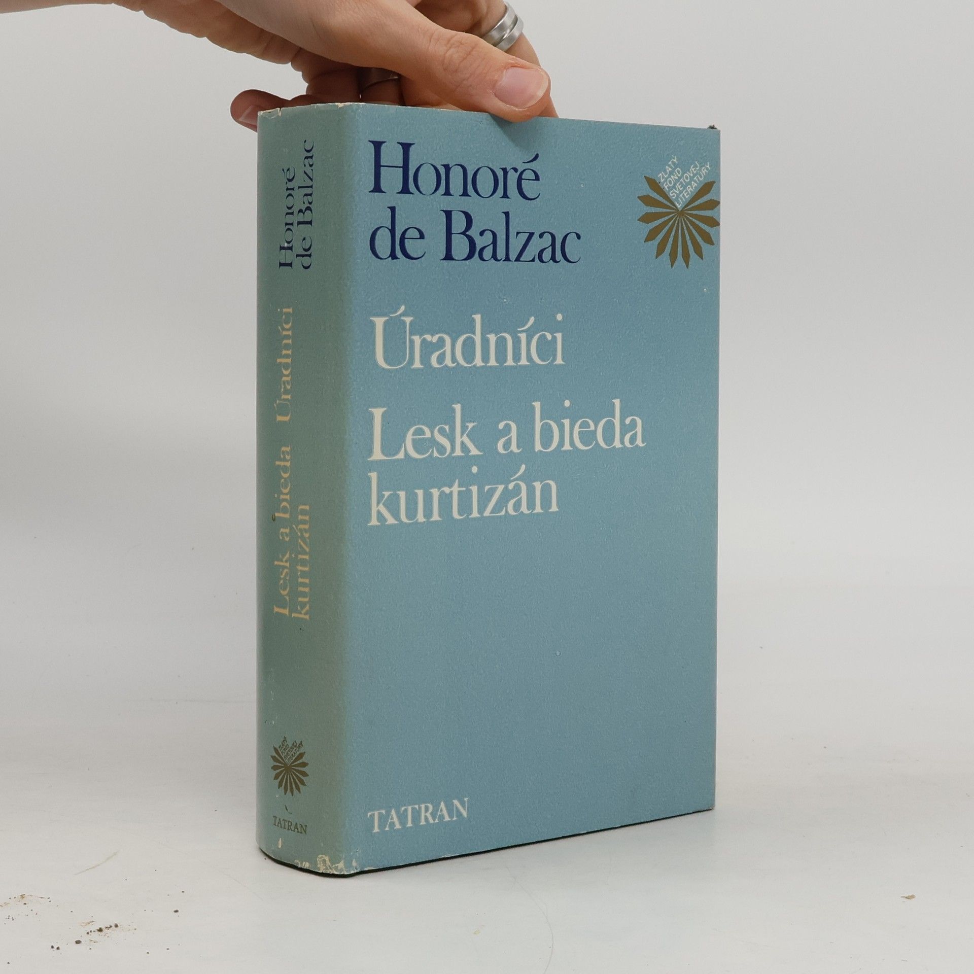 Úradníci. Lesk a bieda kurtizán