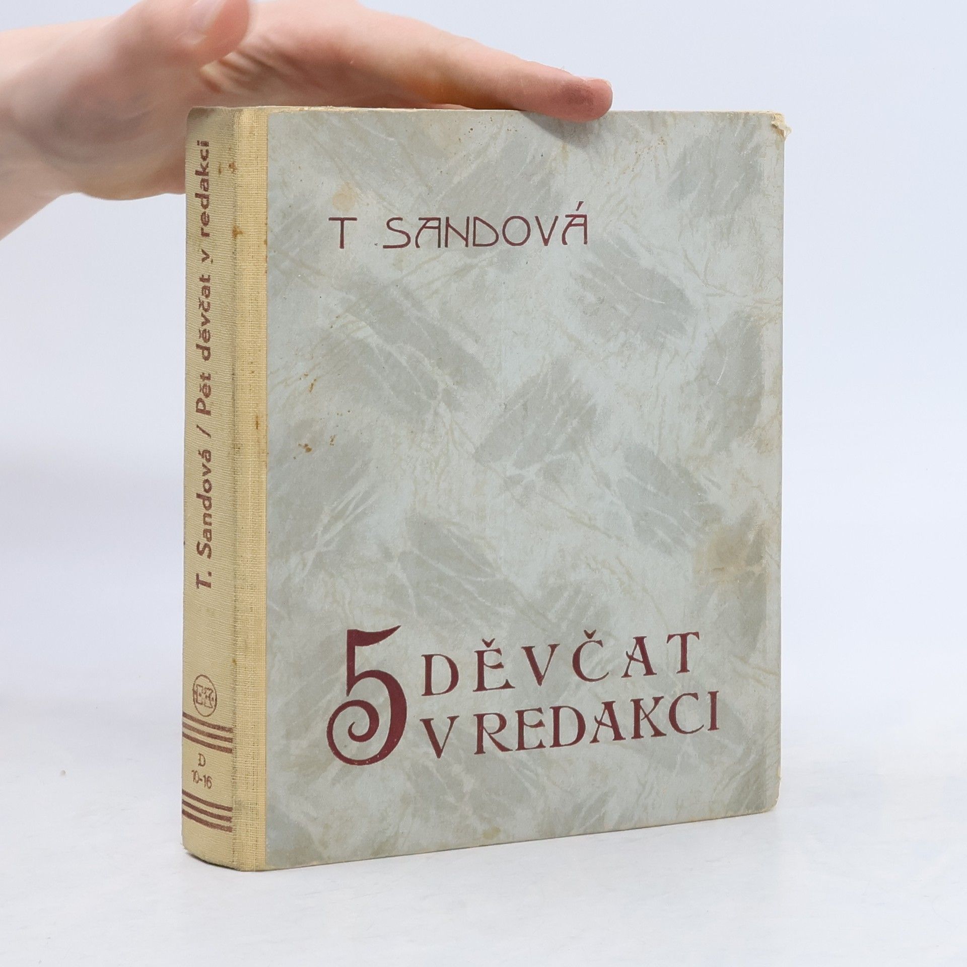 T. Sandová 5 děvčat v redakci