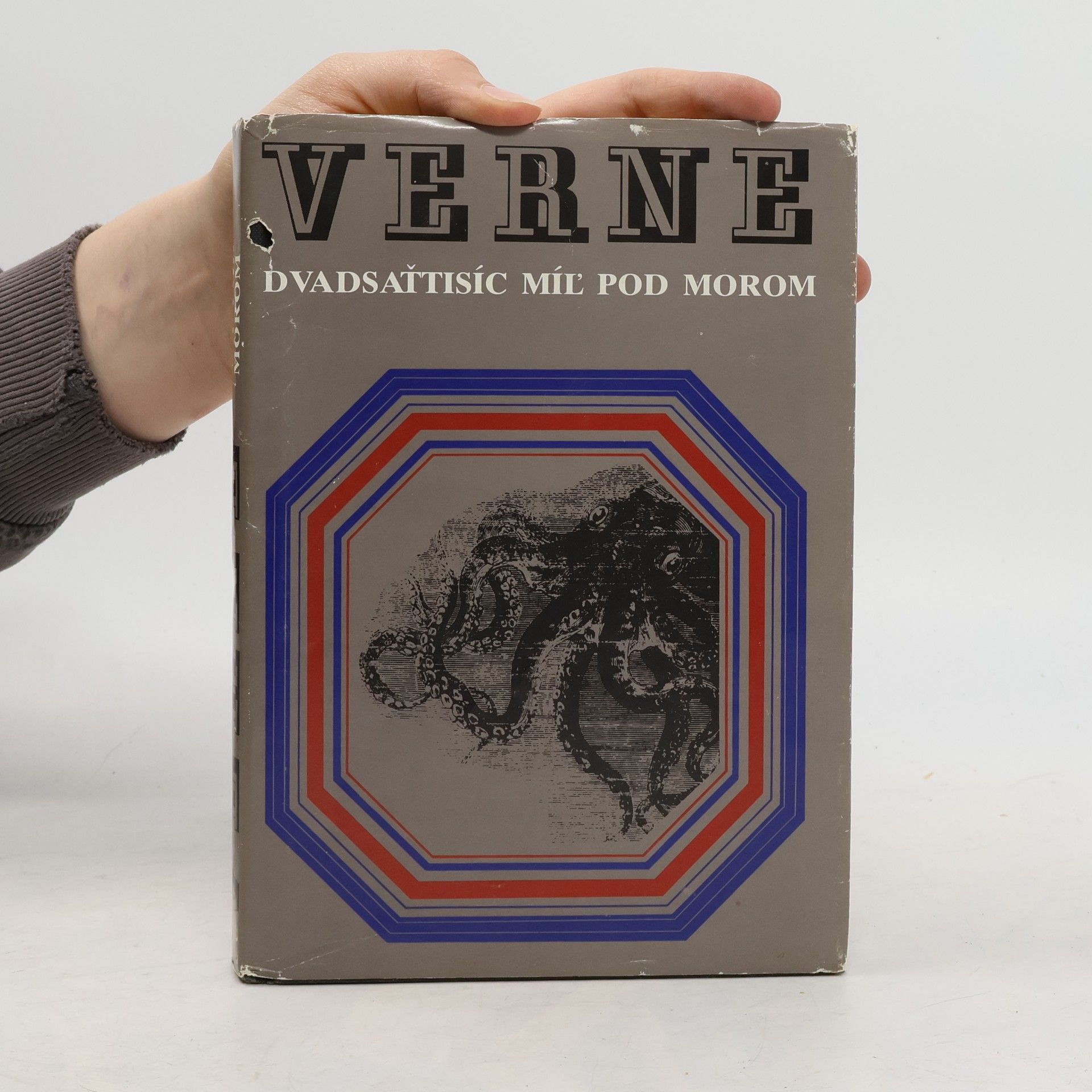 Jules Verne Dvadsaťtisíc míľ pod morom