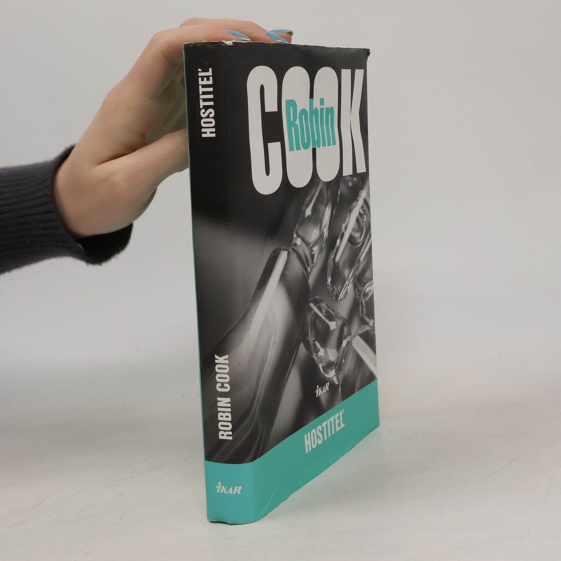 Robin Cook Hostiteľ