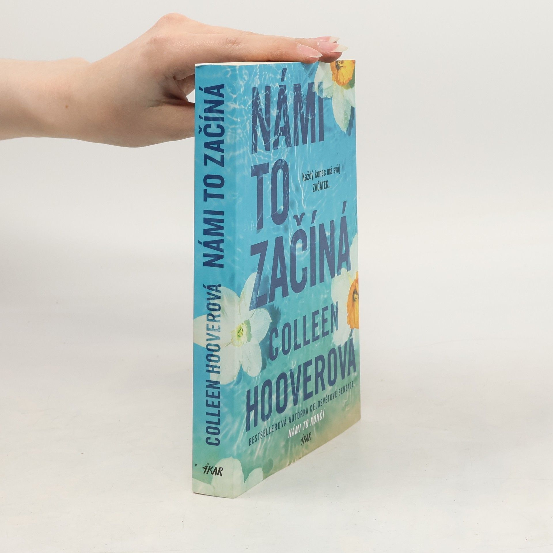 Colleen Hoover Námi to začíná