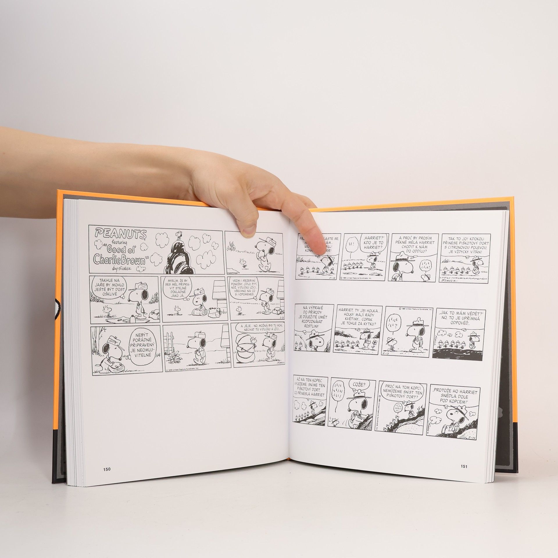 Charles Monroe Schulz V hlavní roli Snoopy. Vybrané stripy Peanuts. Z let 1958-1999