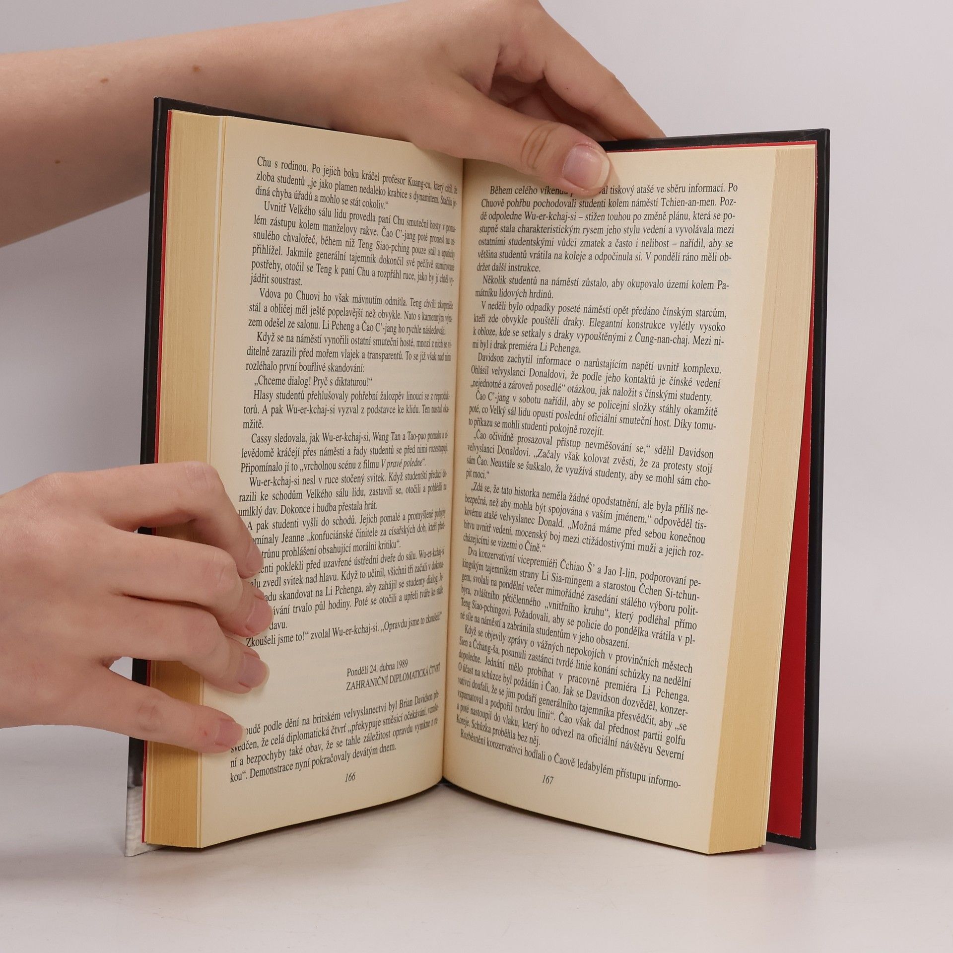 Gordon Thomas Plameny draka. Čína v pozadí světových dramat