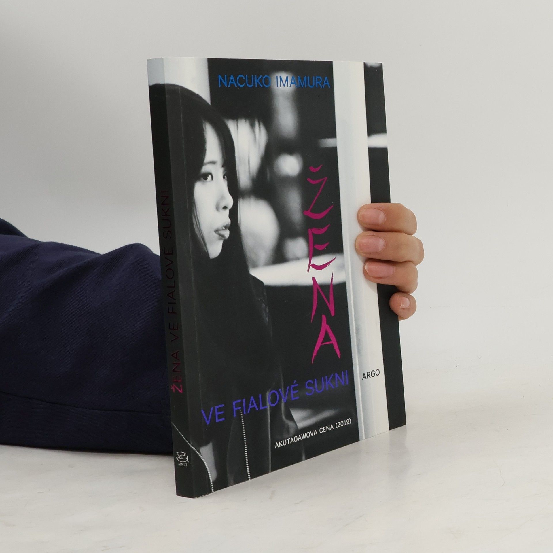 Natsuko Imamura Žena ve fialové sukni
