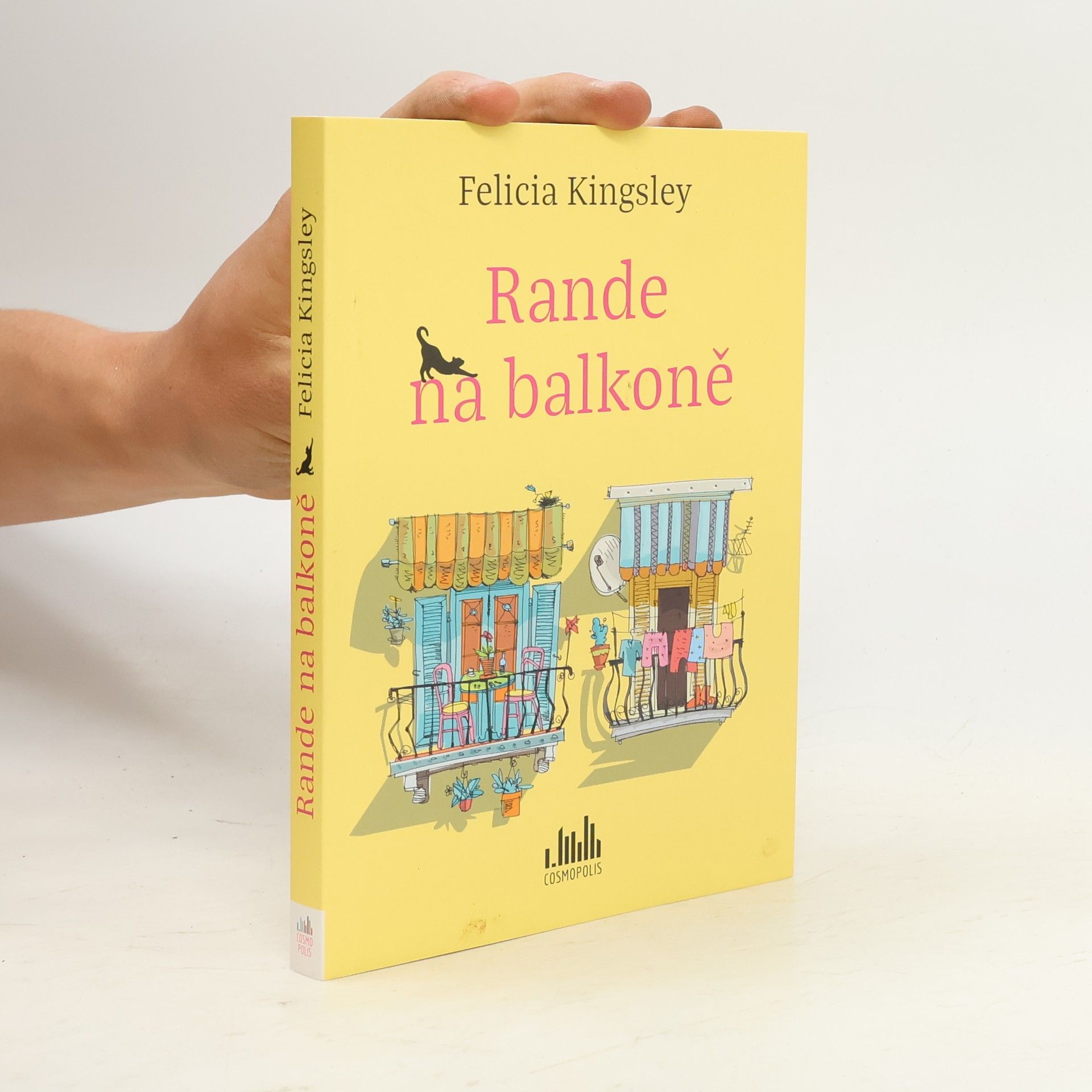 Felicia Kingsley Rande na balkoně