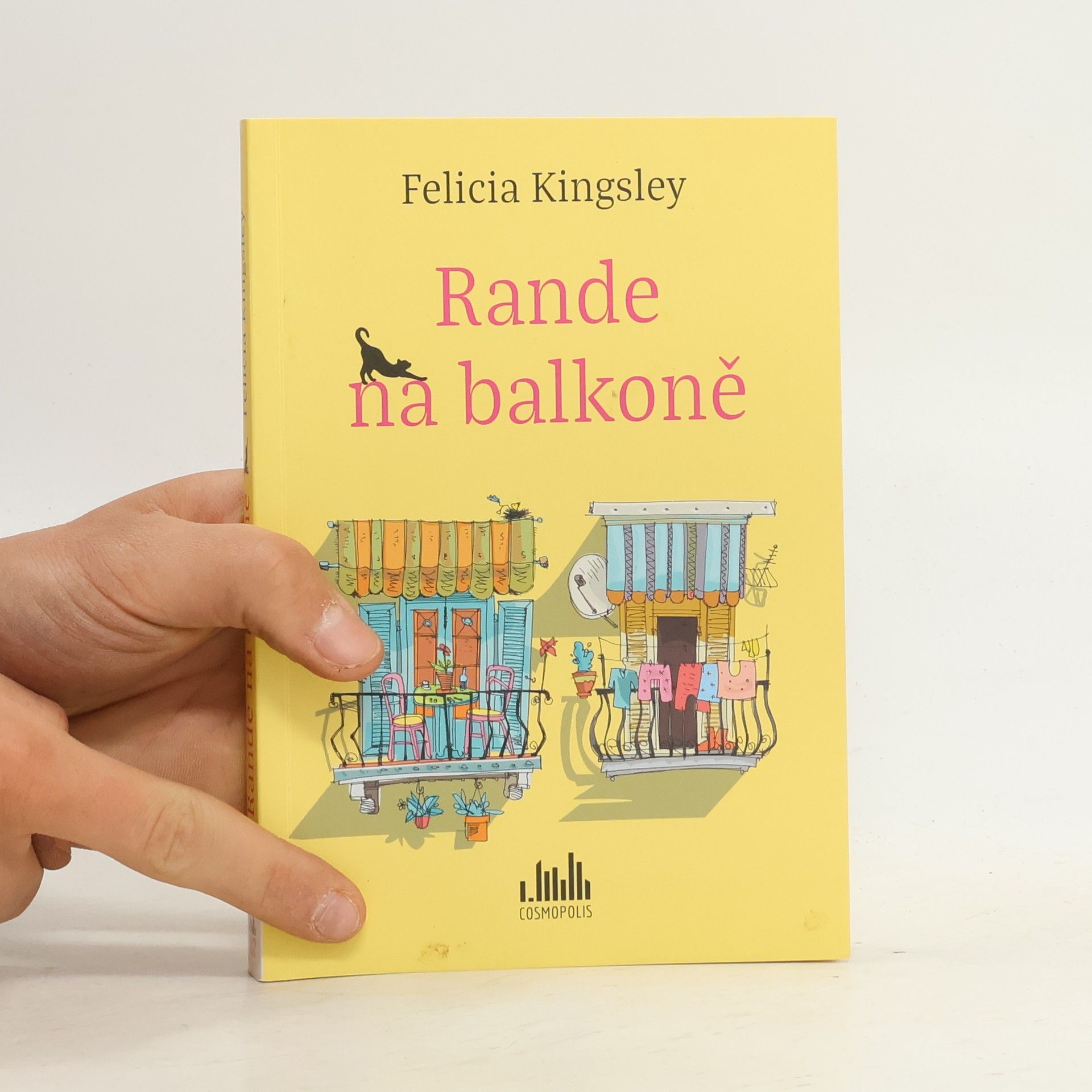 Felicia Kingsley Rande na balkoně