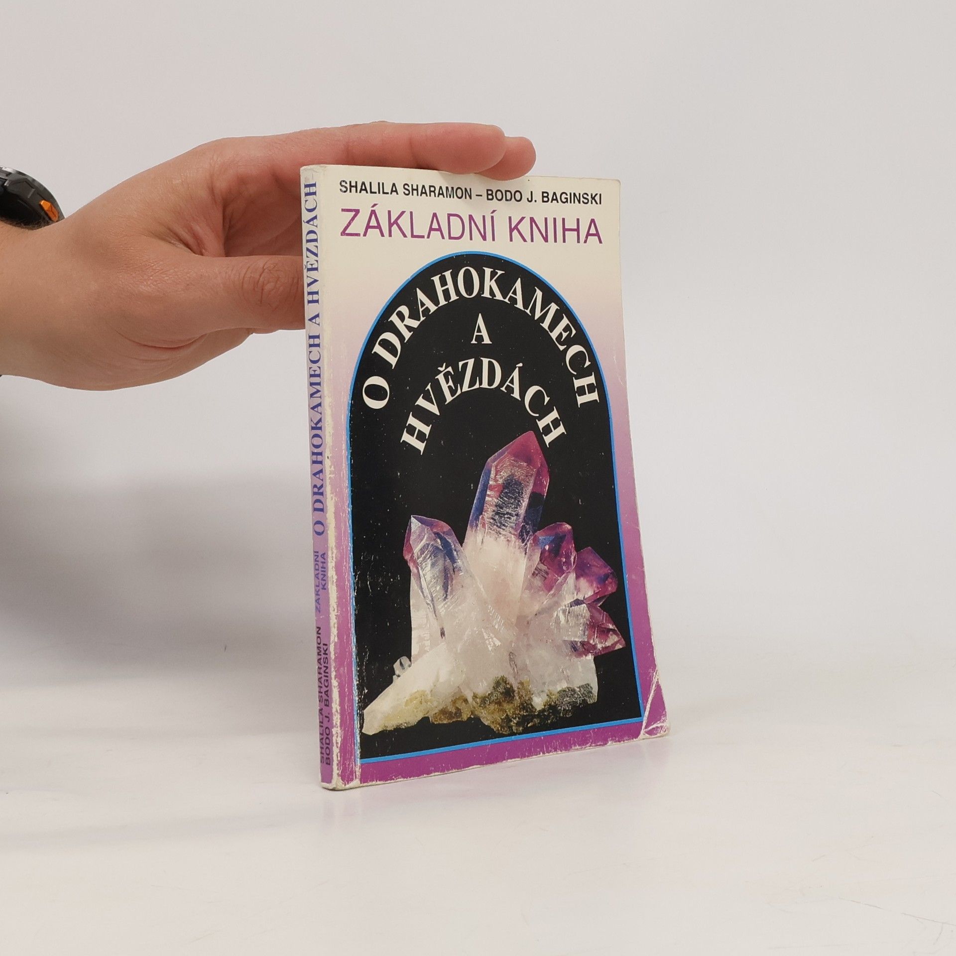 Shalila Sharamon Základní kniha o drahokamech a hvězdách. Tajemné síly drahých kamenů a jejich vztah k dvanácti znamením zvěrokruhu