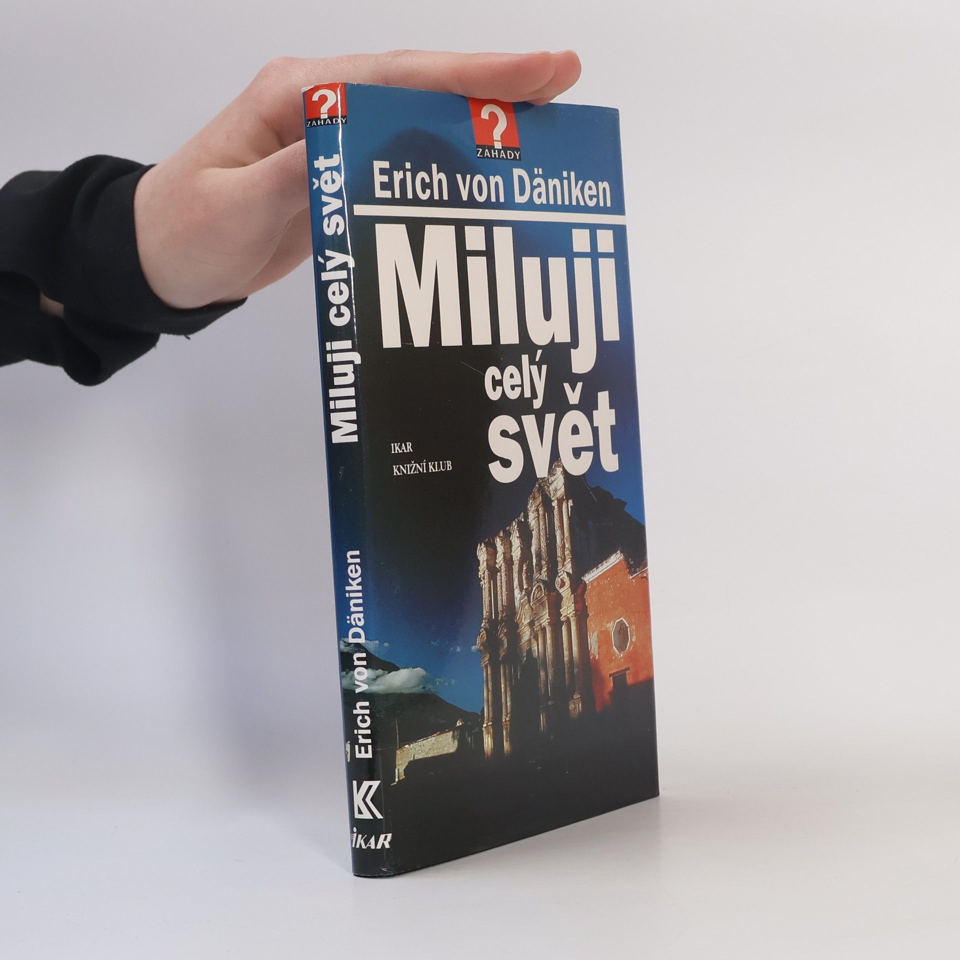 Erich von Däniken Miluji celý svět