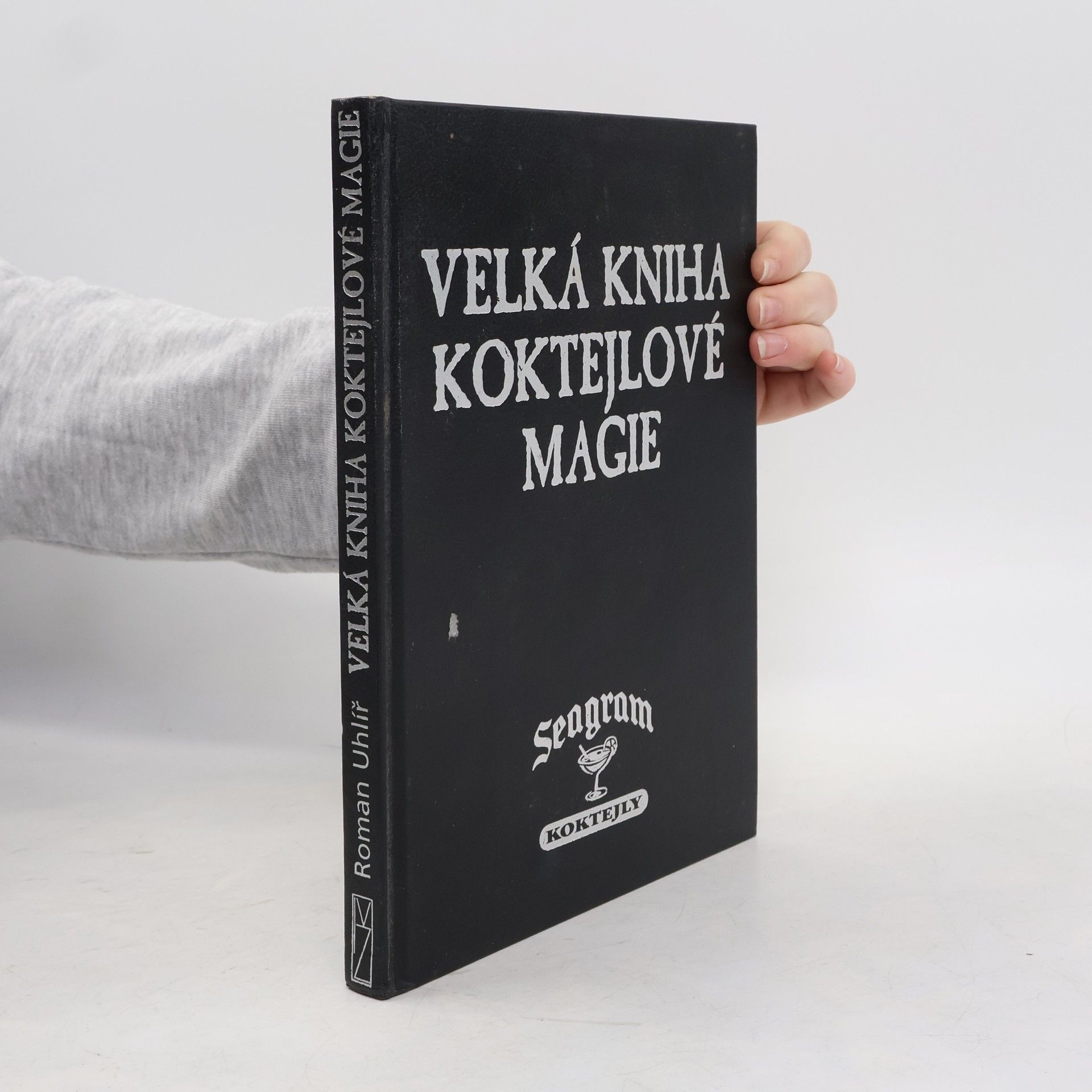 Velká kniha koktejlové magie