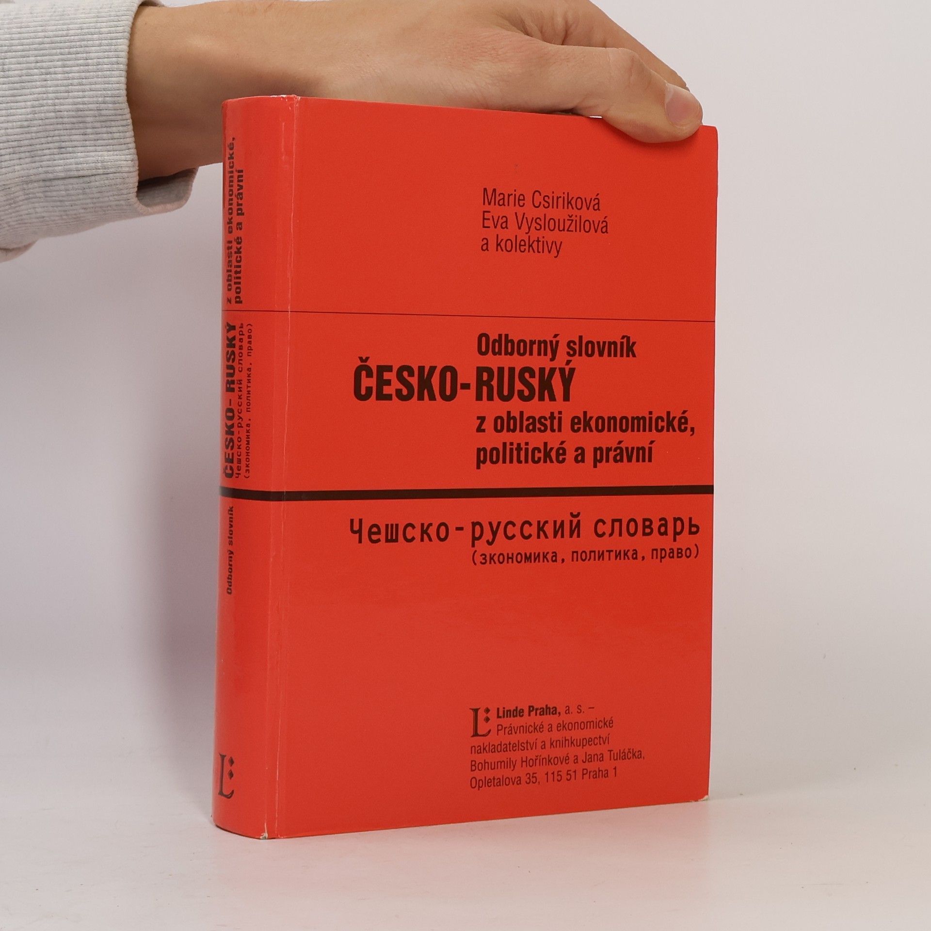 Odborný slovník česko-ruský z oblasti ekonomické, politické a právní
