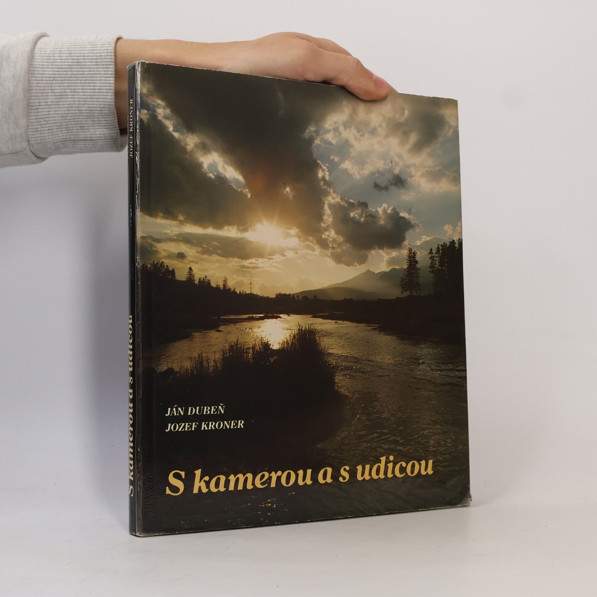 Ján Dubeň S kamerou a s udicou
