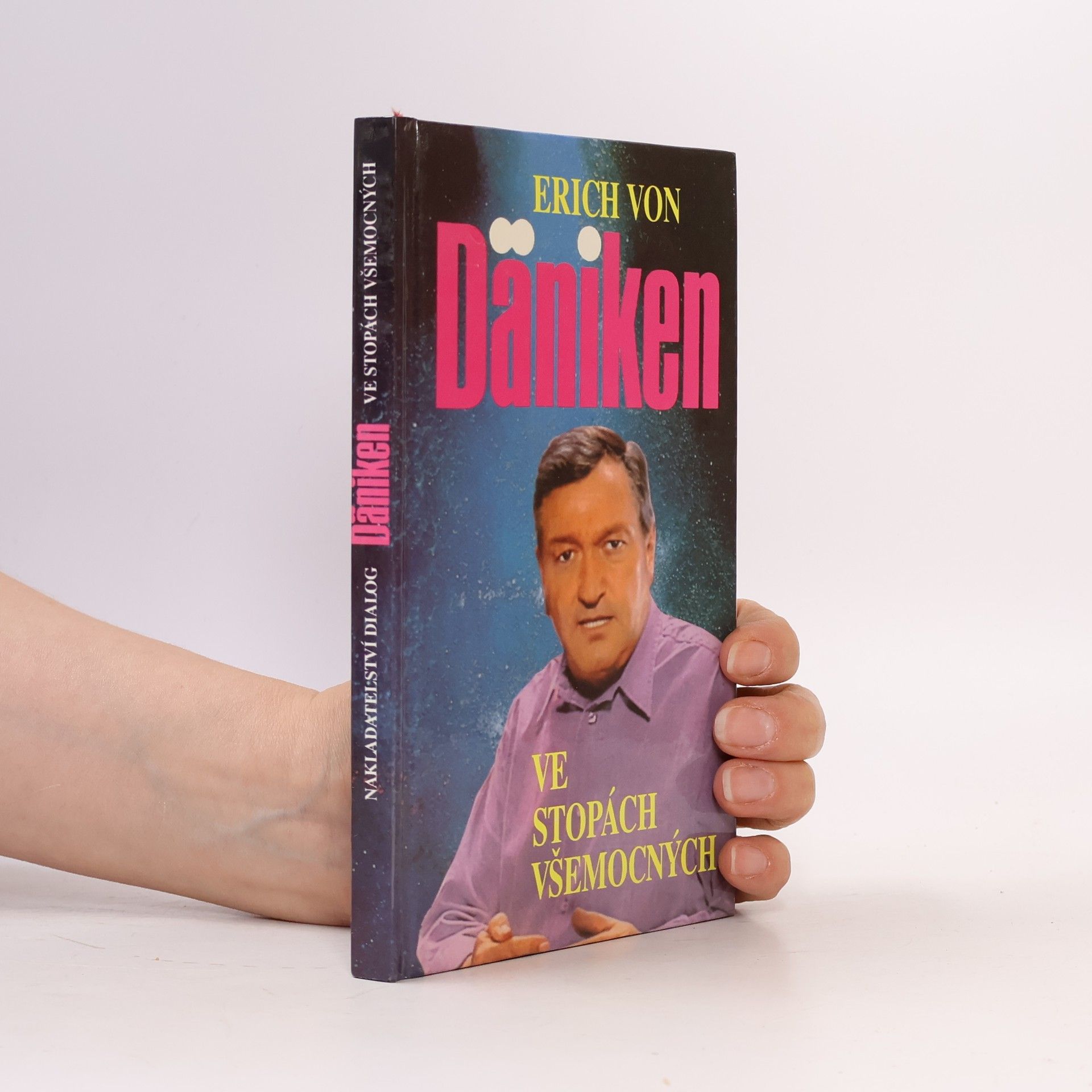 Erich von Däniken Ve stopách všemocných