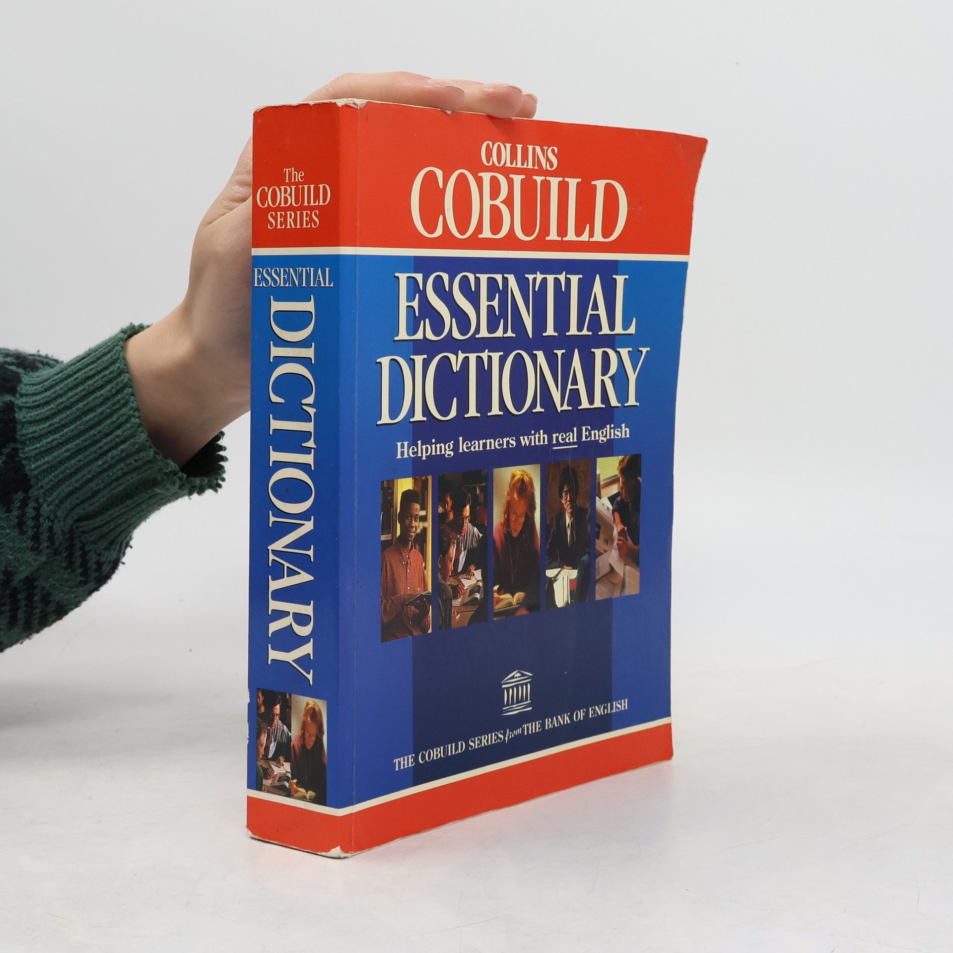 AA.VV. Essential English Dictionary