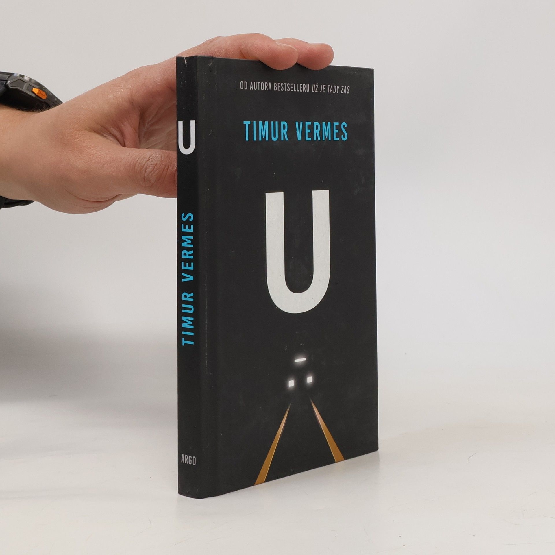 Timur Vermes U : ztraceni v metru