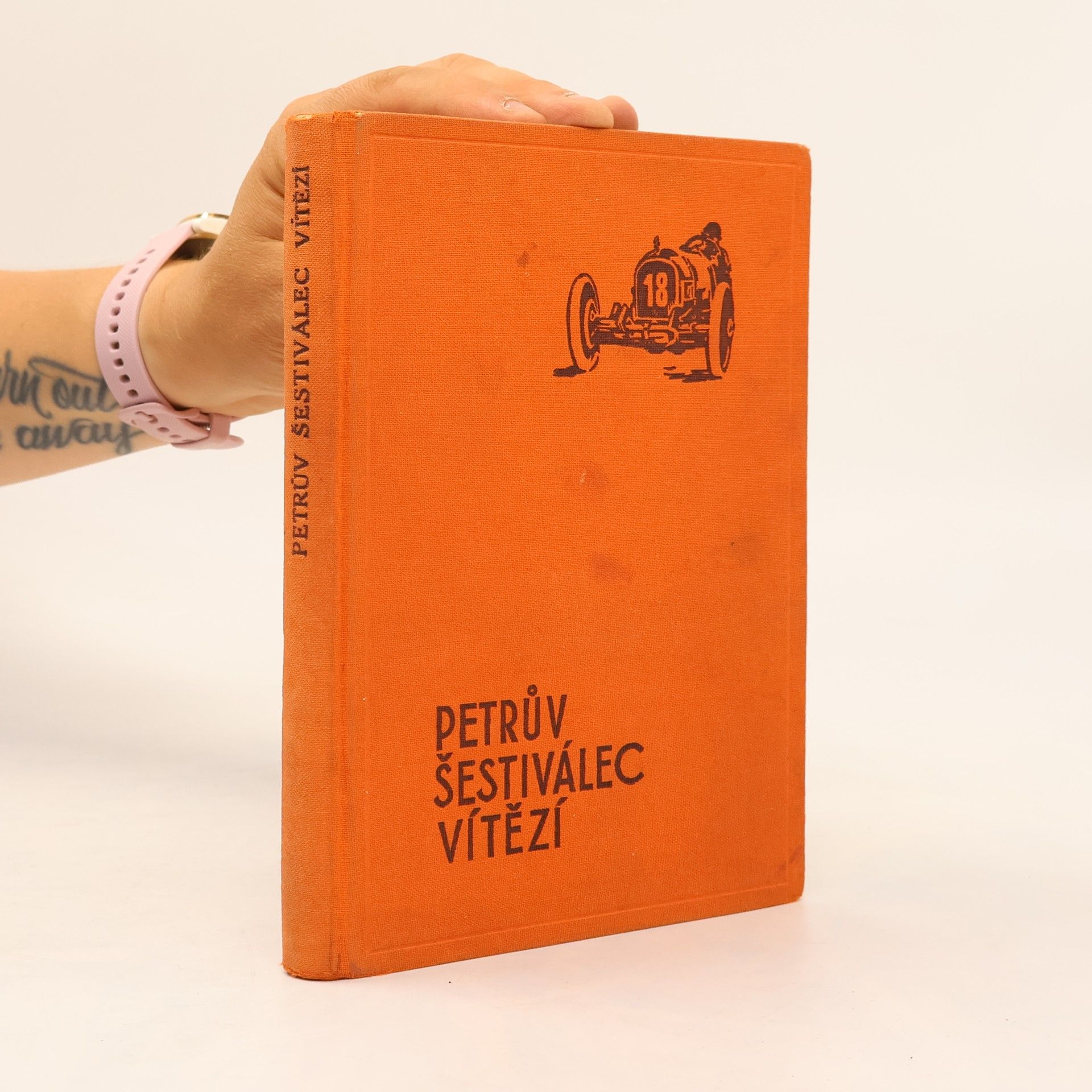 Hans Stuck Petrův šestiválec vítězí