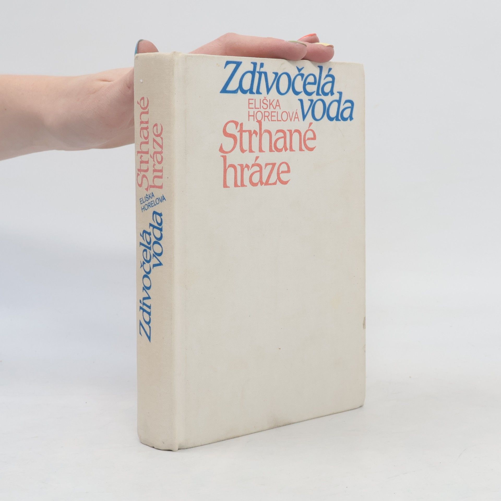 Zdivočelá voda. Strhané hráze