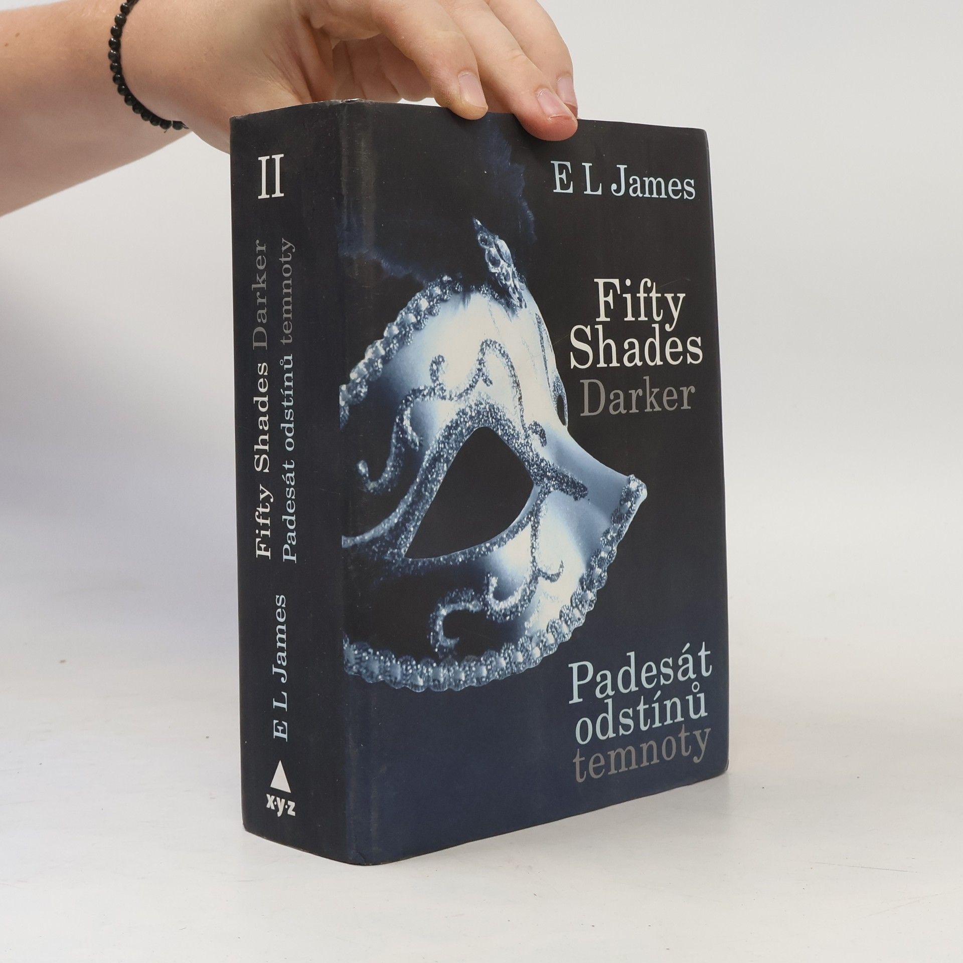 E. L. James Padesát odstínů temnoty