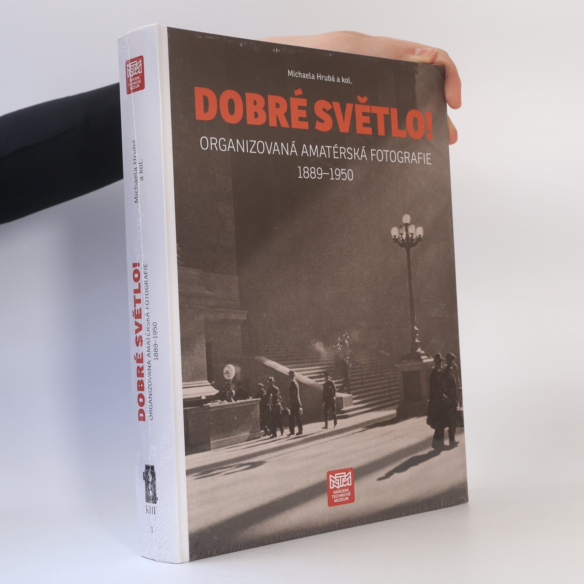 Michaela Hrubá Dobré světlo! : organizovaná amatérská fotografie 1889-1950