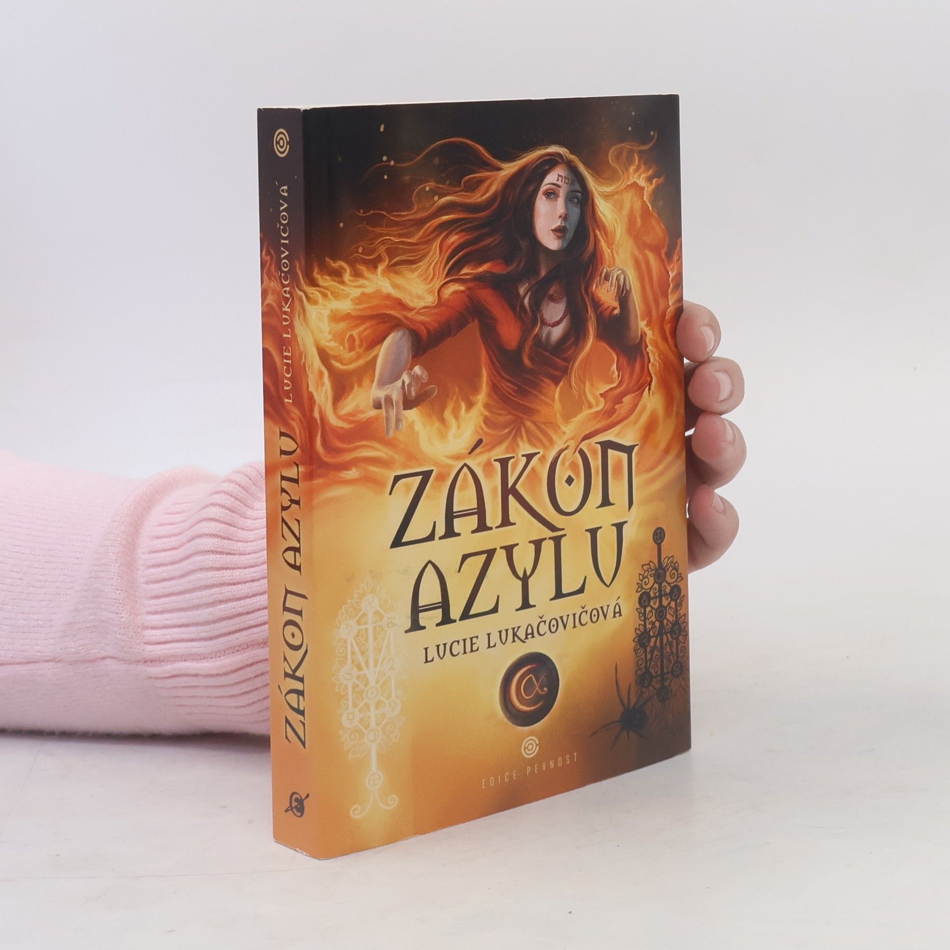 Lucie Lukačovičová Zákon azylu
