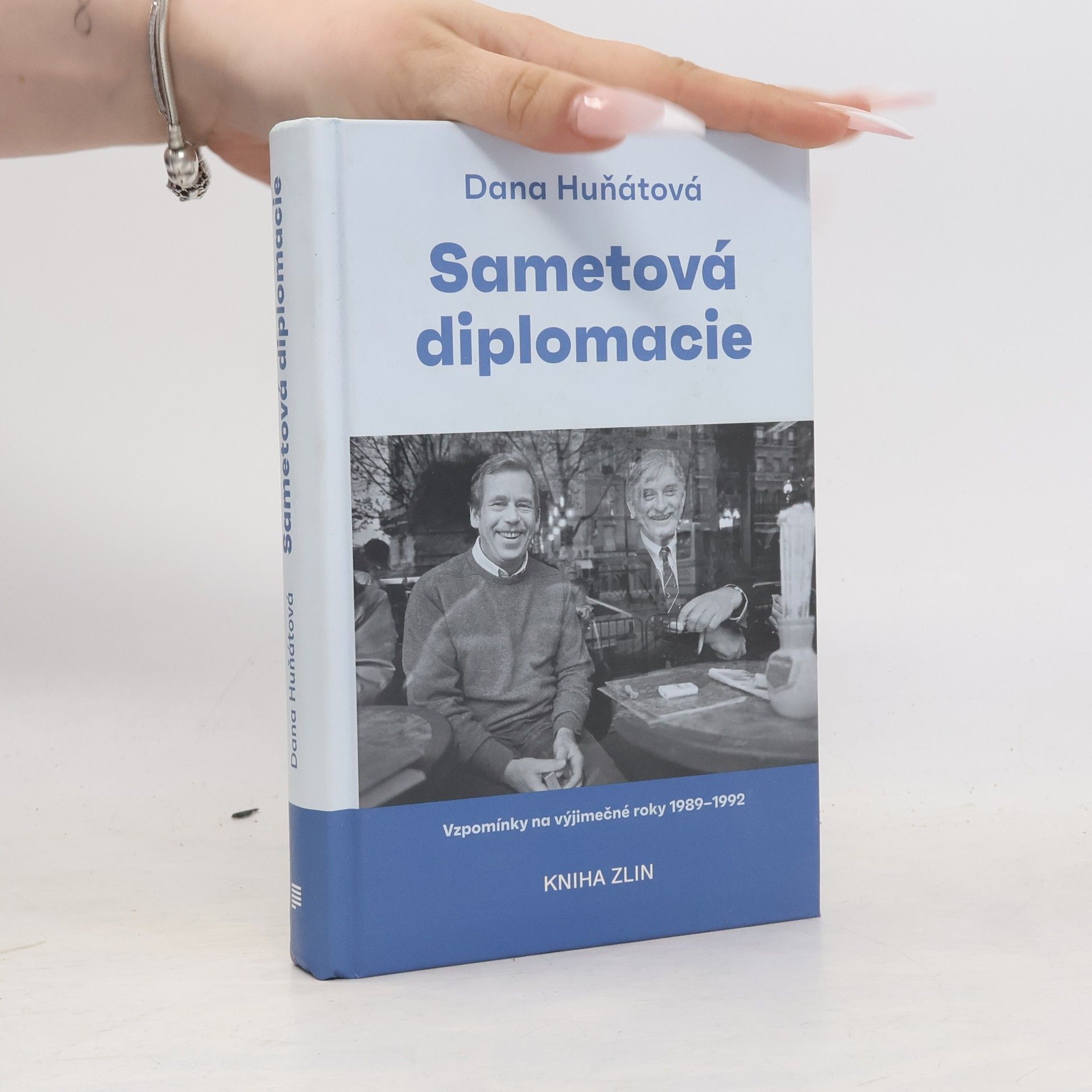 Sametová diplomacie