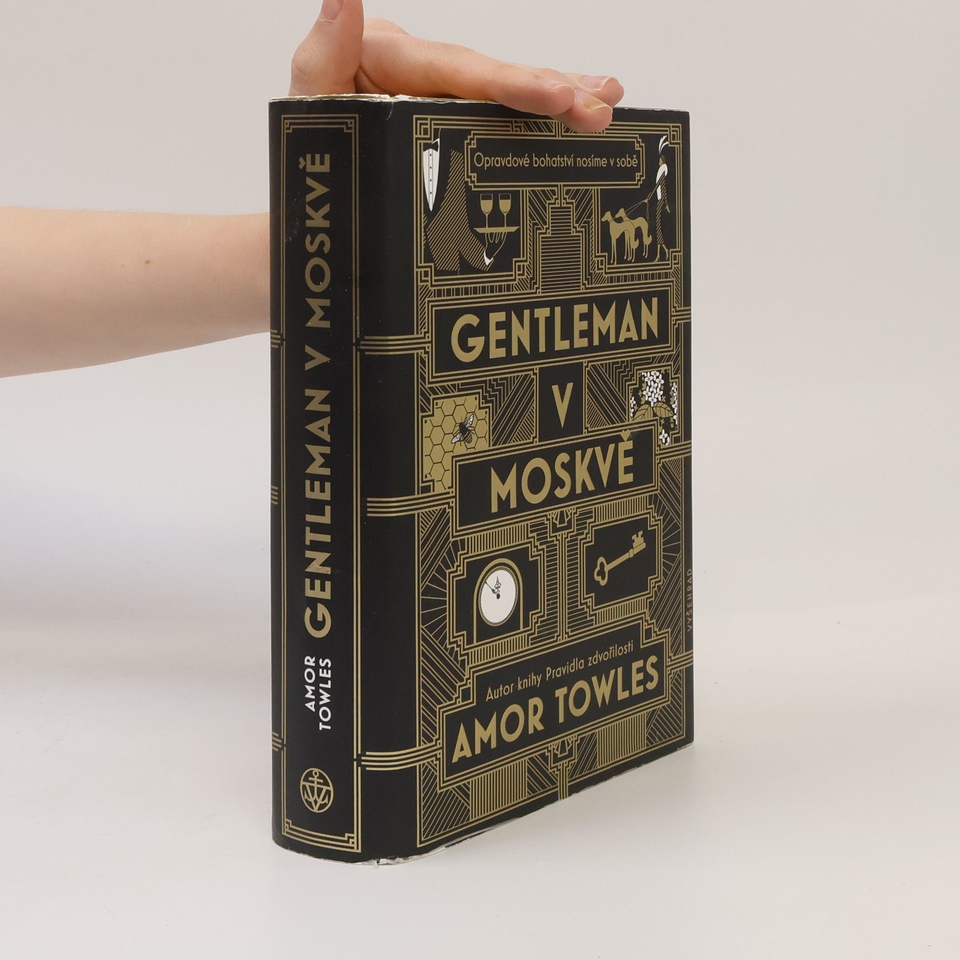 Amor Towles Gentleman v Moskvě