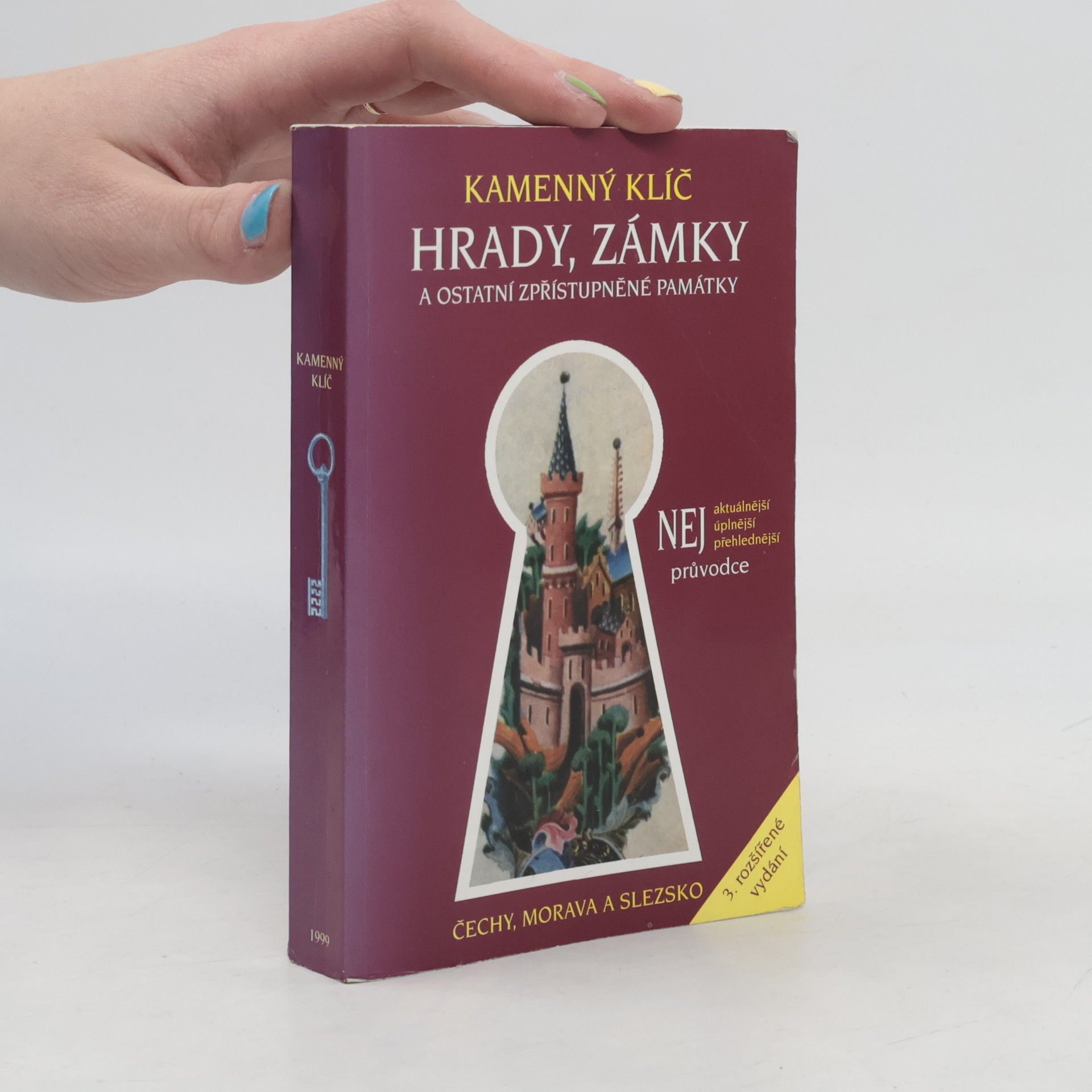 Kateřina Sučková Kamenný klíč k 326 hradům, zámkům a ostatním zpřístupněným památkám v ČR