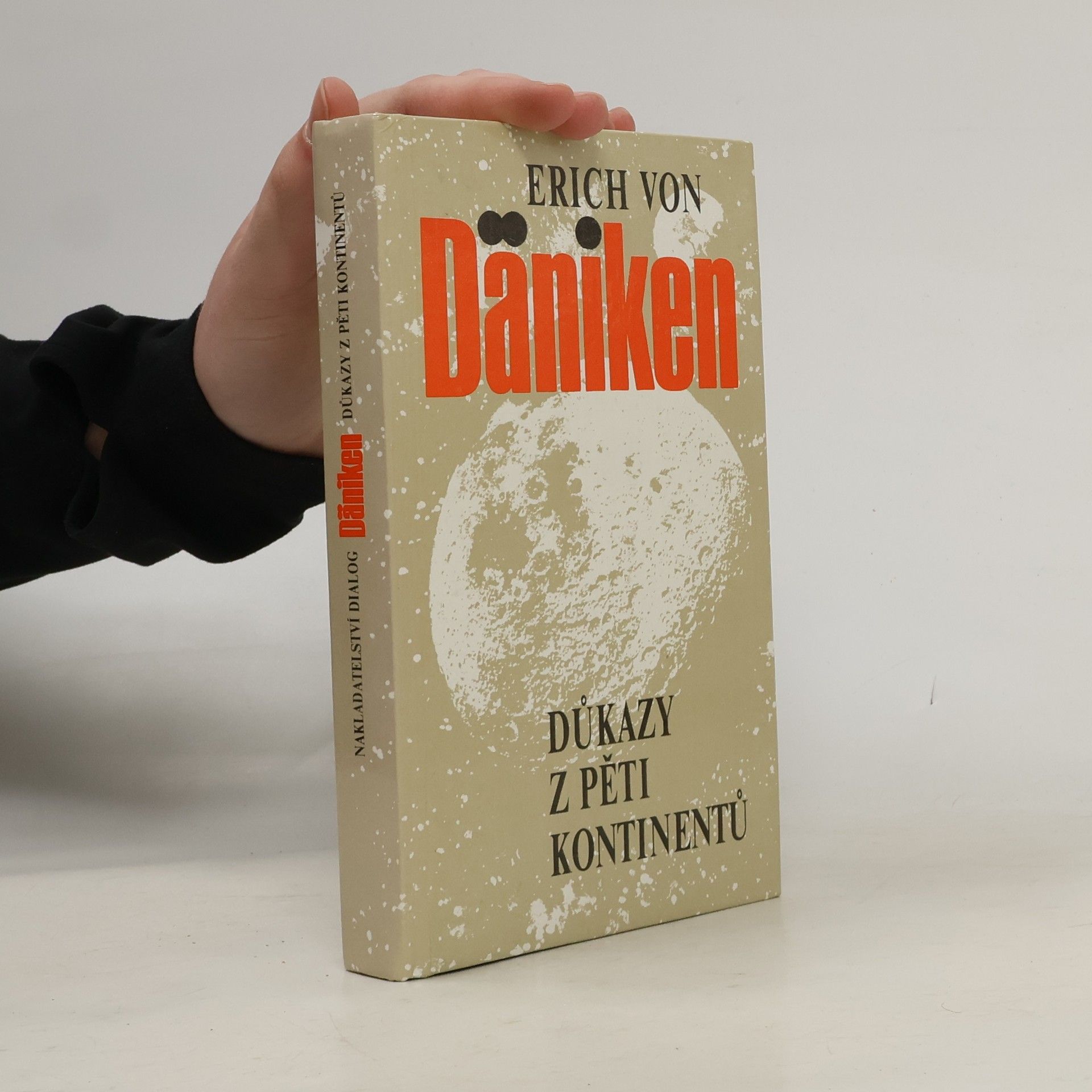 Erich von Däniken Důkazy z pěti kontinentů