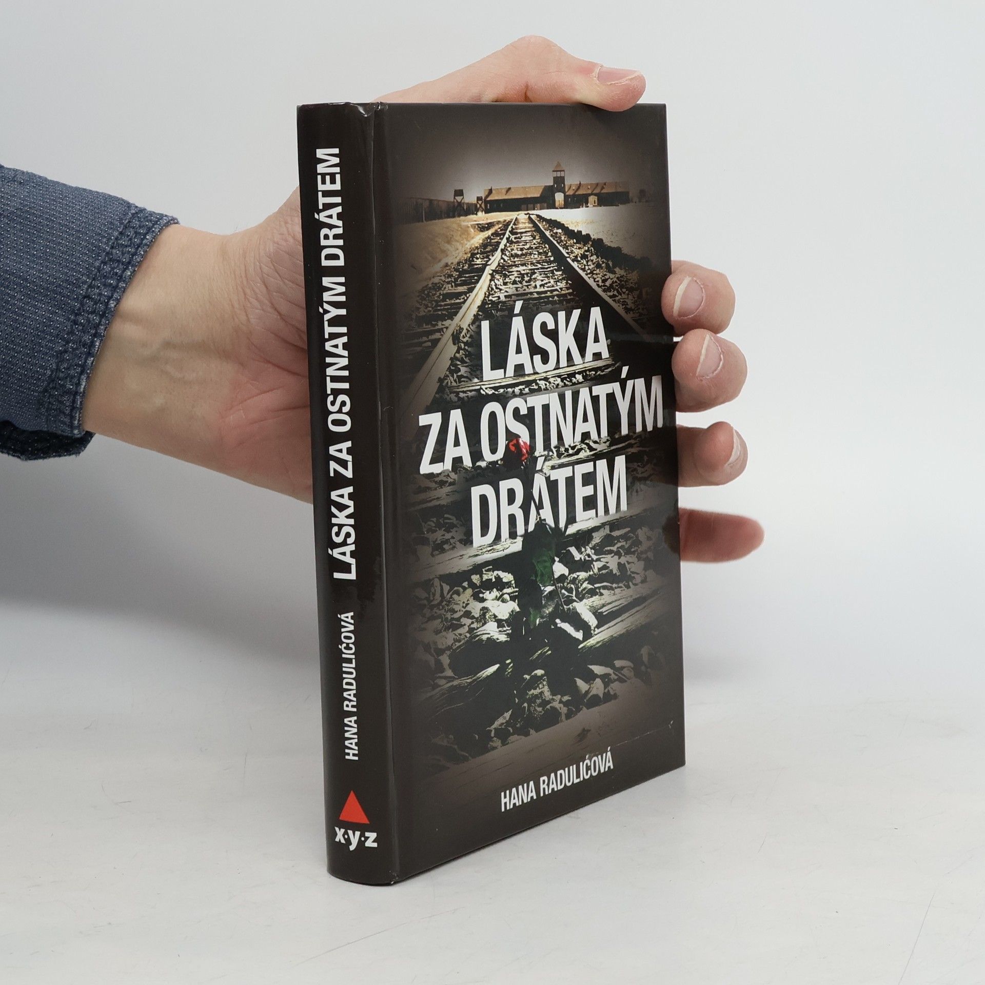 Hana Radulić Láska za ostnatým drátem