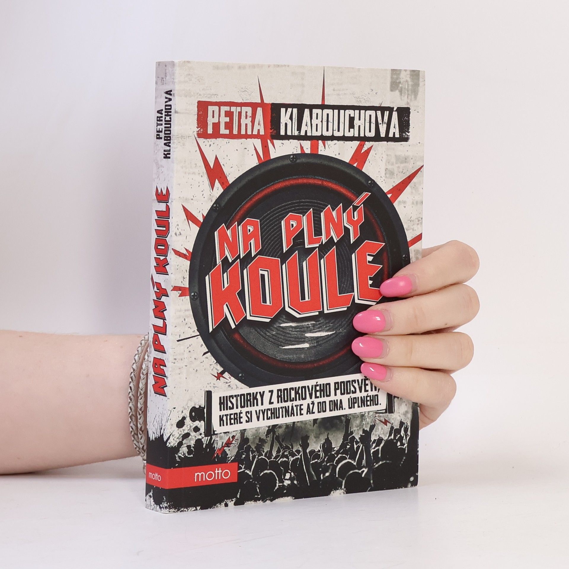 Petra Klabouchová Na plný koule : historky z rockového podsvětí, které si vychutnáte až do dna - úplného