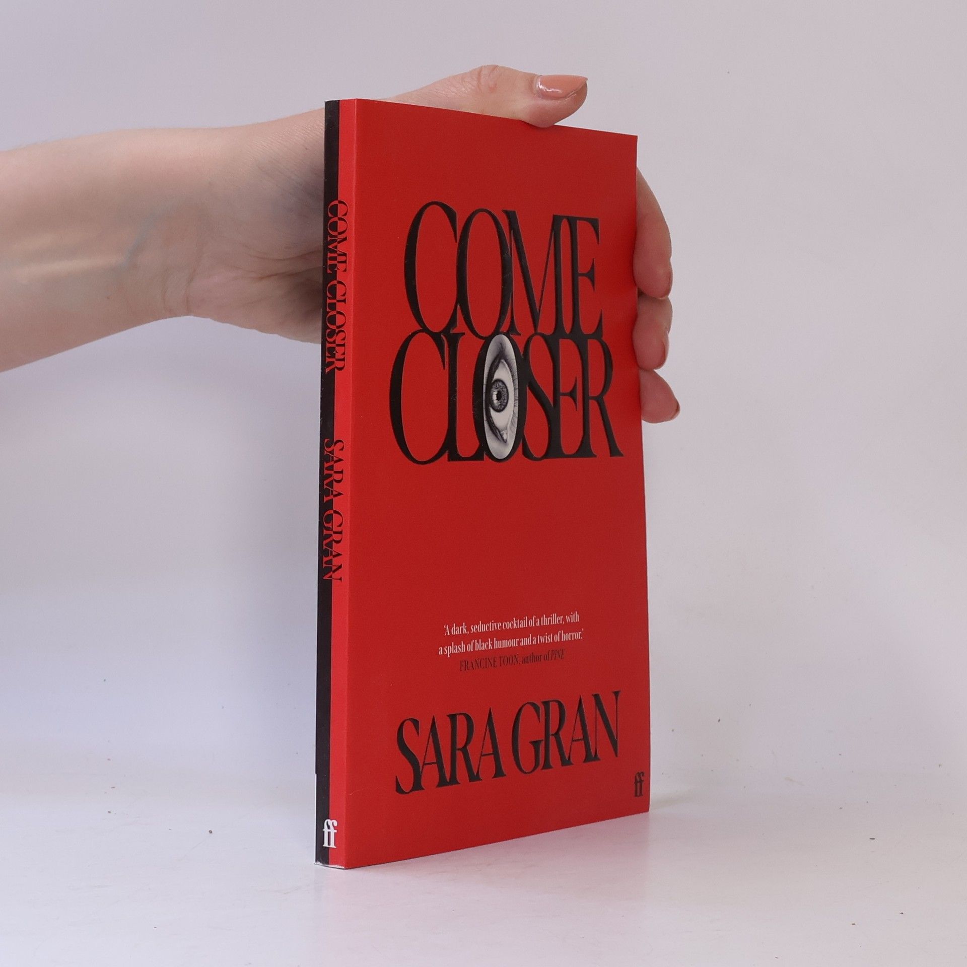 Sara Gran Come Closer