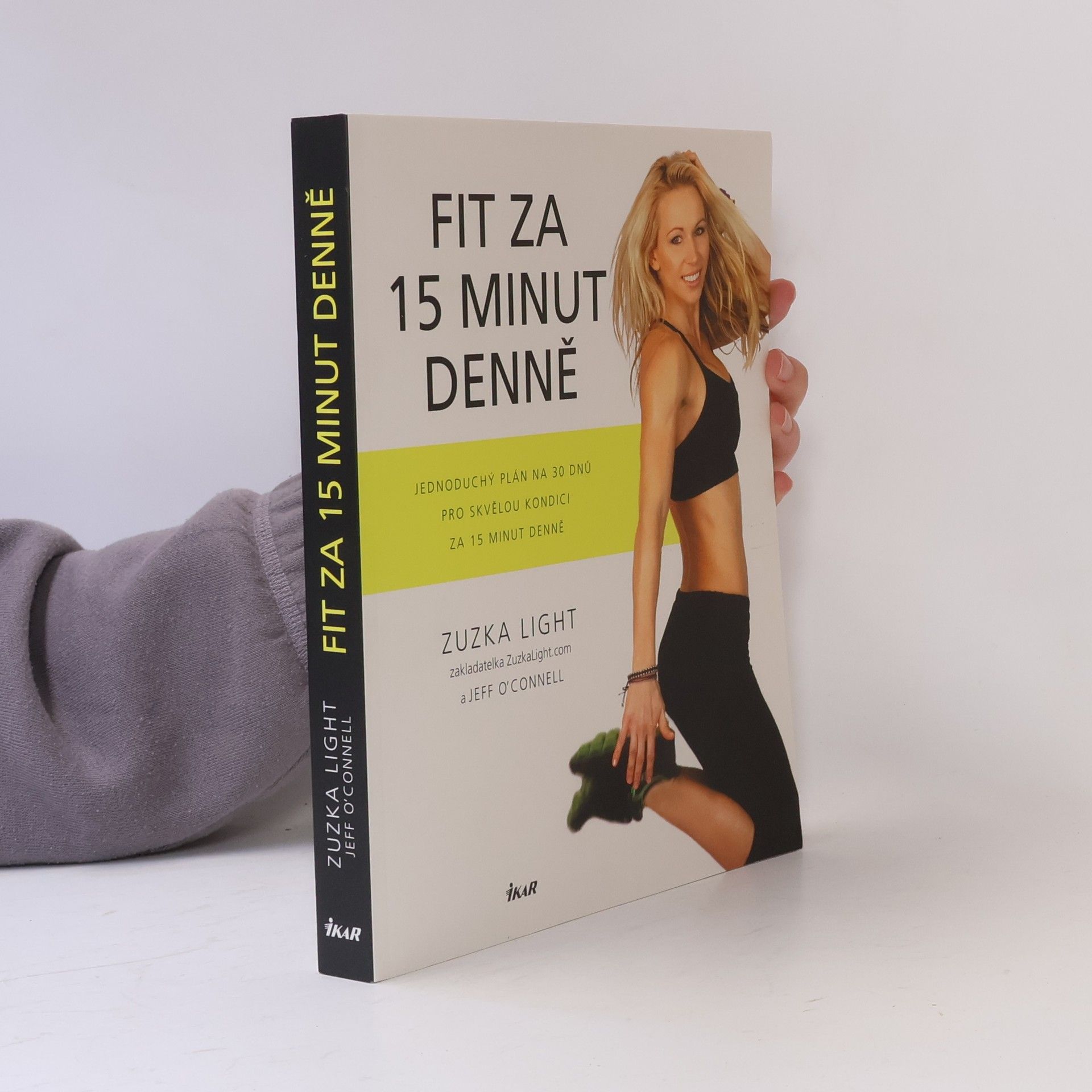Zuzka Light Fit za 15 minut denně: jednoduchý plán na 30 dnů pro skvělou kondici za 15 minut denně