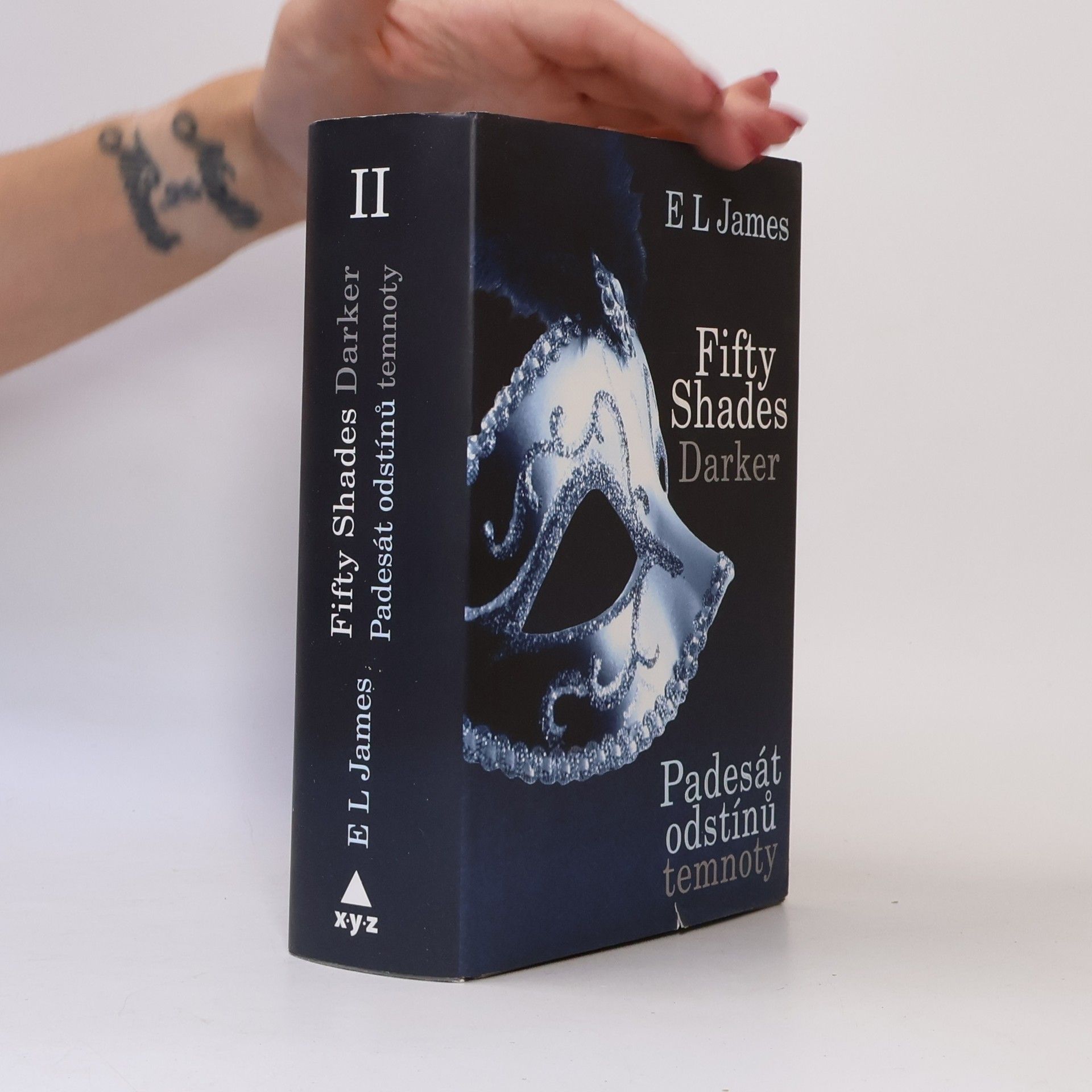 E. L. James Padesát odstínů temnoty