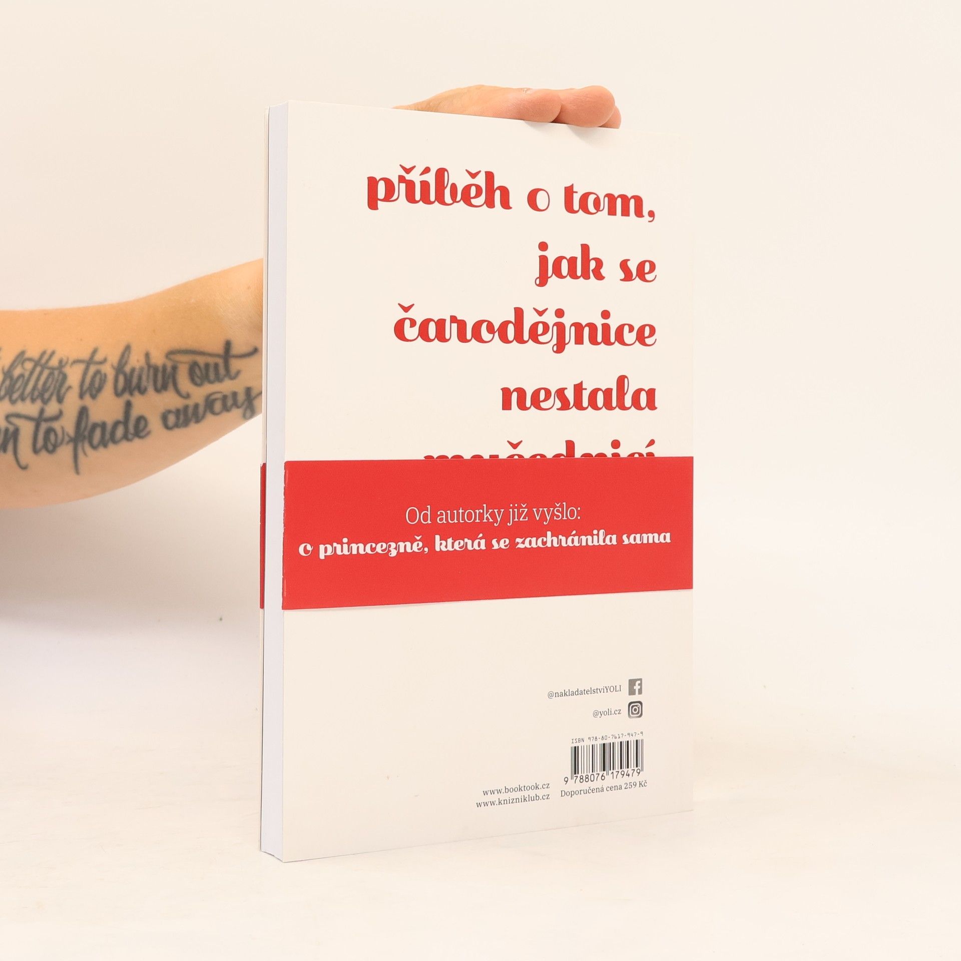 Amanda Lovelace O čarodějnici, která se nenechala upálit