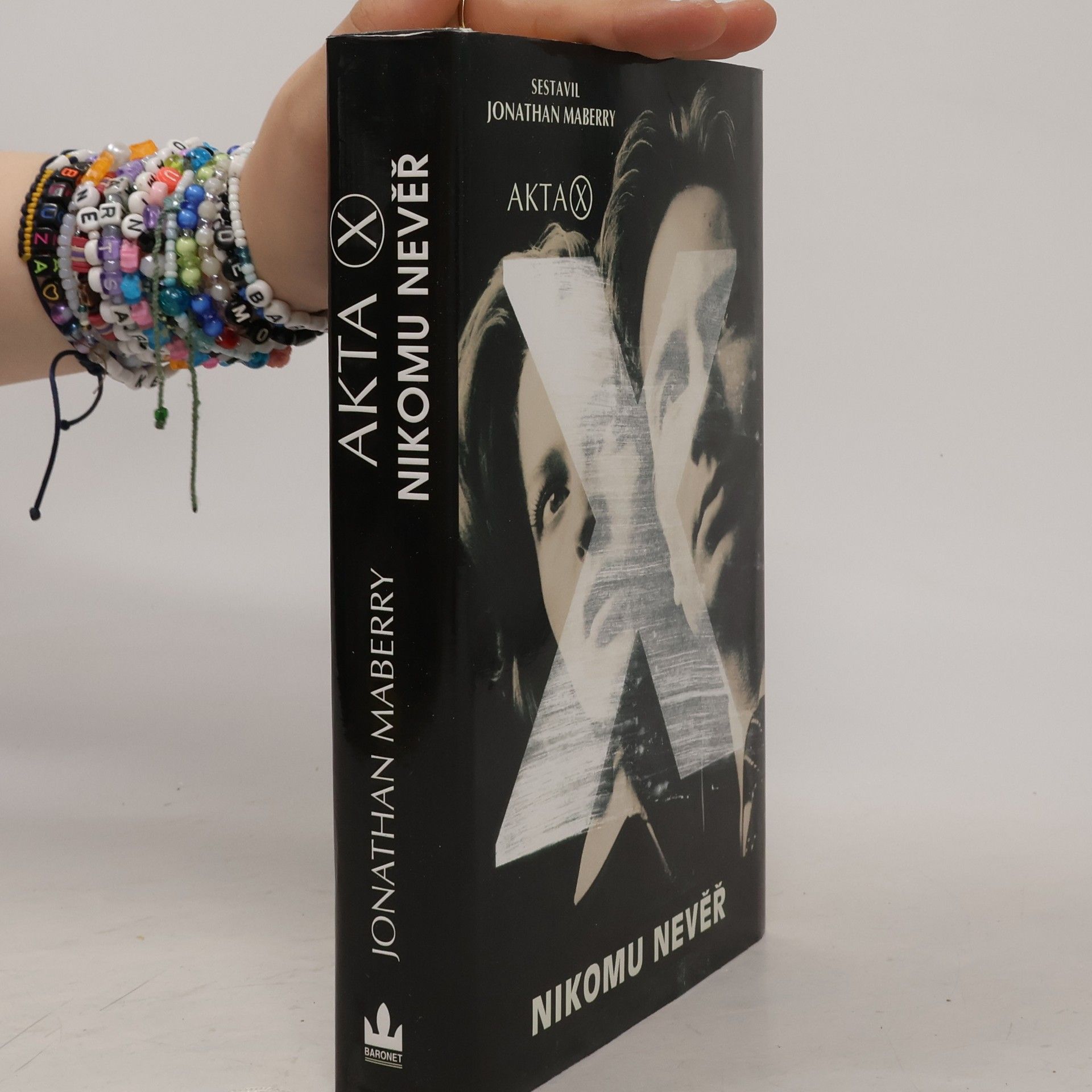 Jonathan Maberry Akta X - Nikomu nevěř