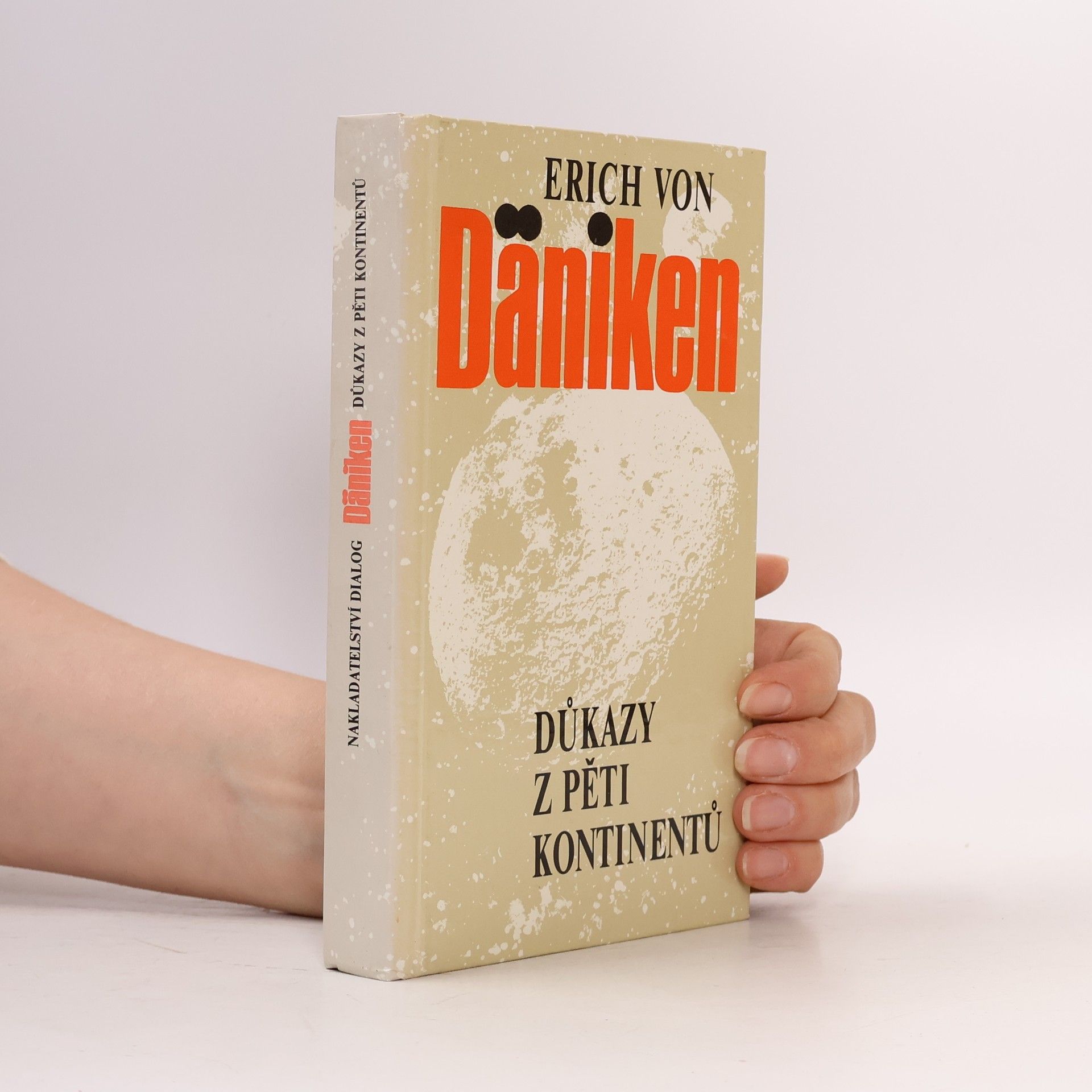 Erich von Däniken Důkazy z pěti kontinentů